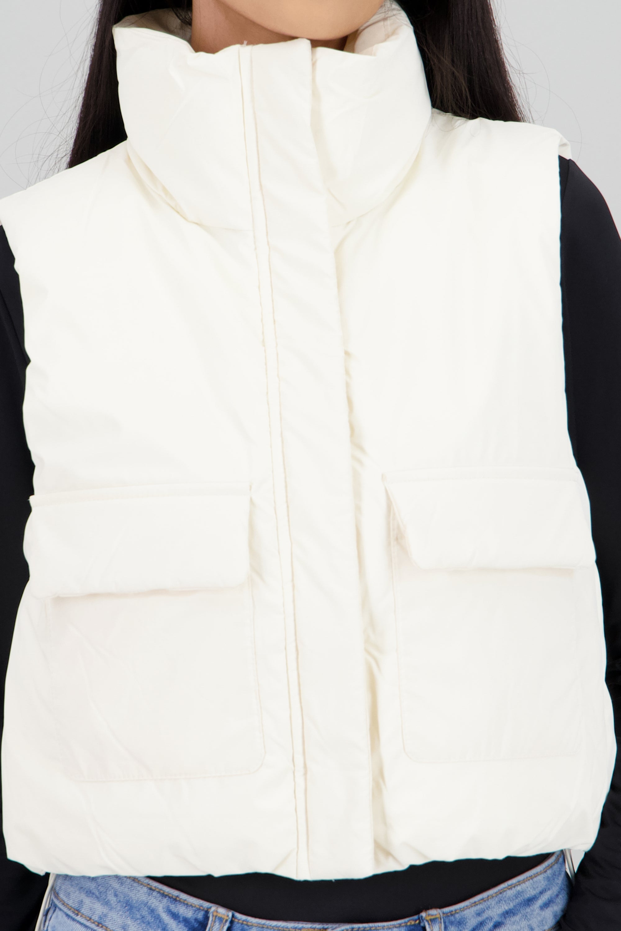 Chaleco capitonado detalle bolsas CREMA