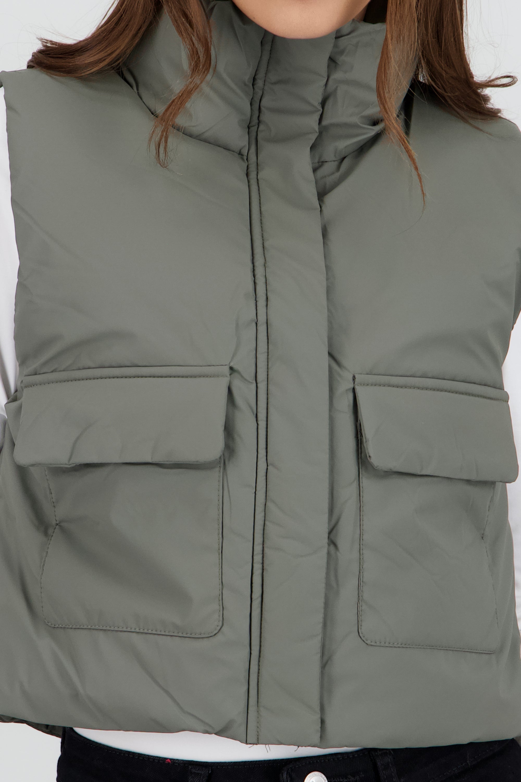 Chaleco capitonado detalle bolsas OLIVO