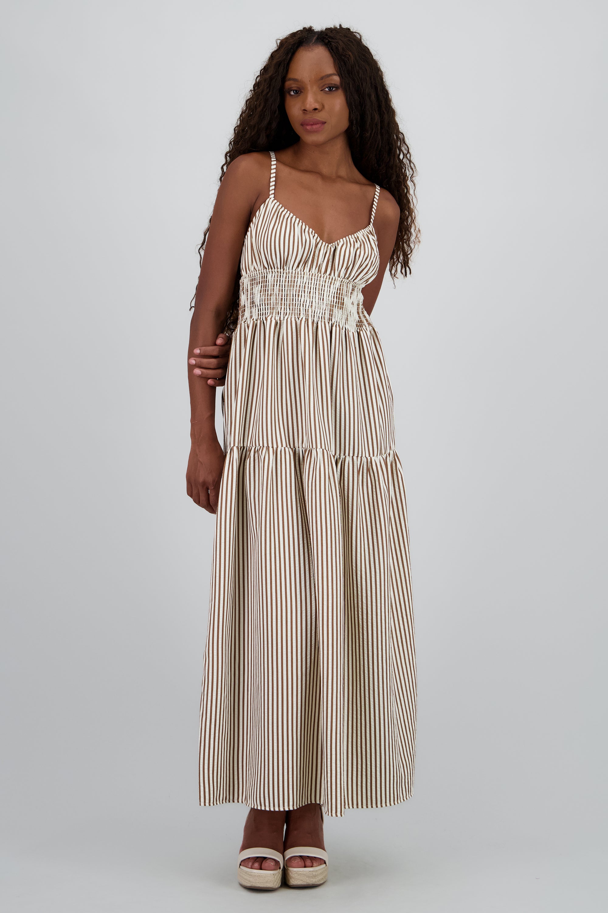 Vestido maxi lineas escote espalda HUESO COMBO