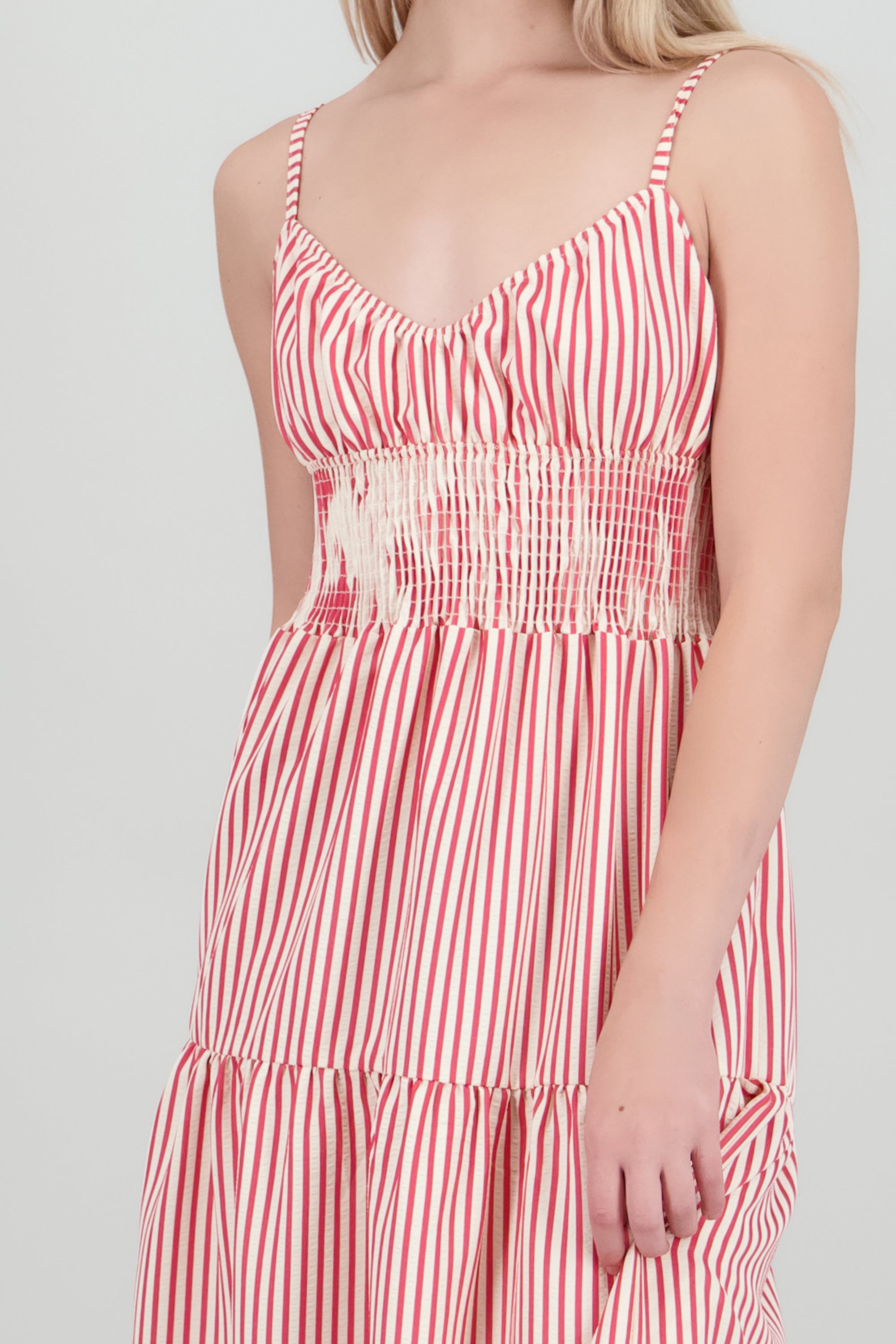 Vestido maxi lineas escote espalda ROJO