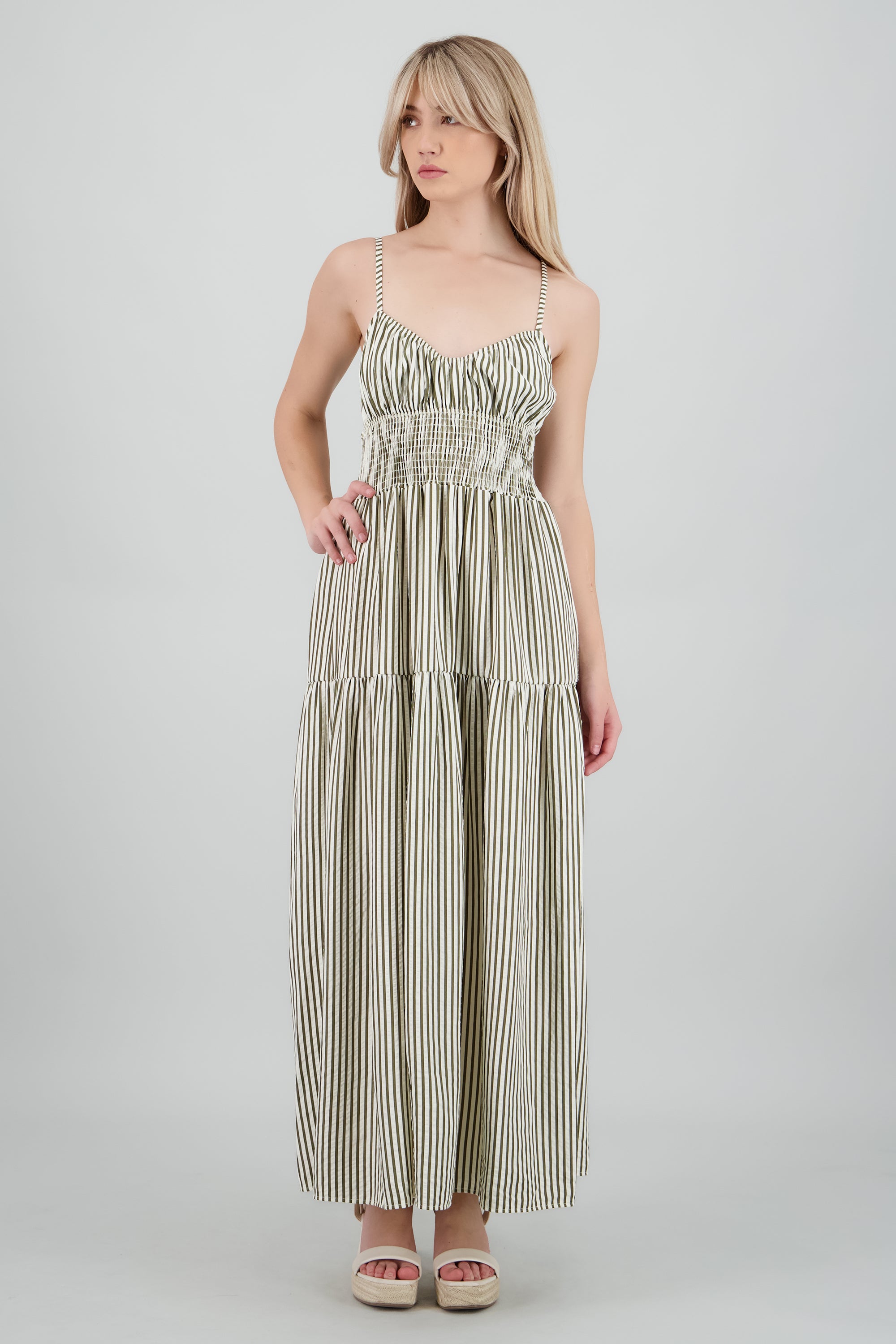 Vestido maxi lineas escote espalda OLIVO