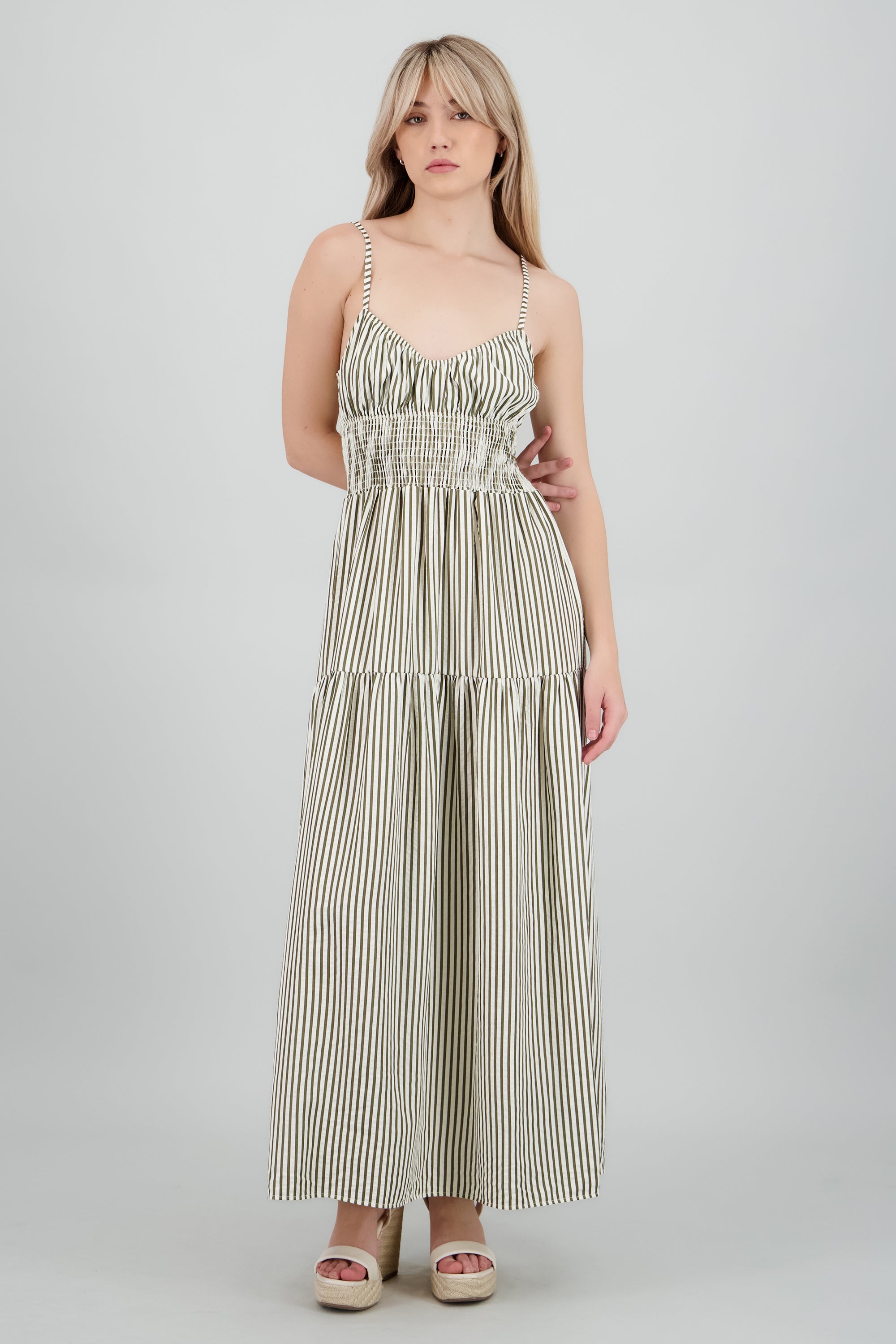 Vestido maxi lineas escote espalda OLIVO