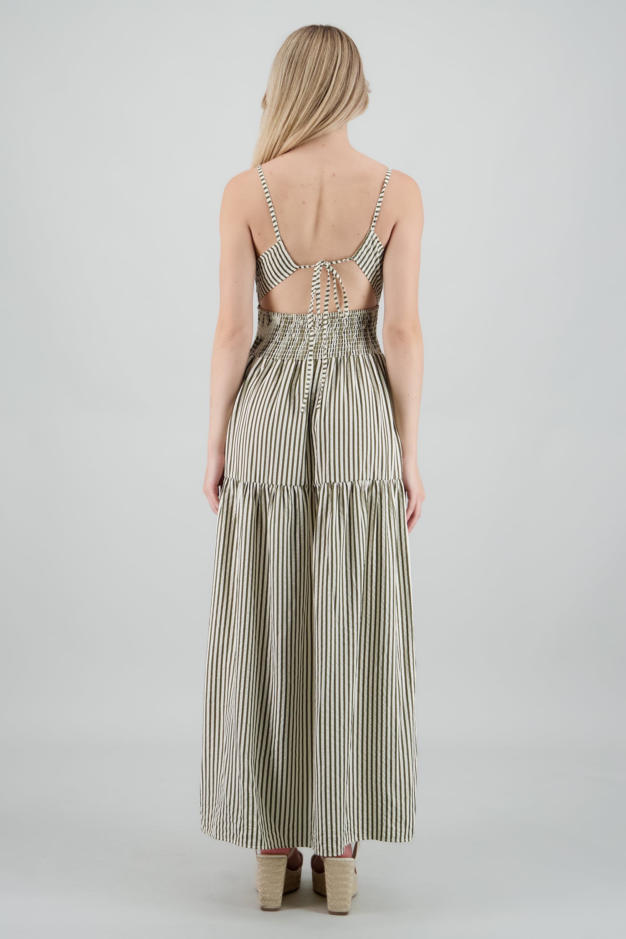 Vestido maxi lineas escote espalda OLIVO