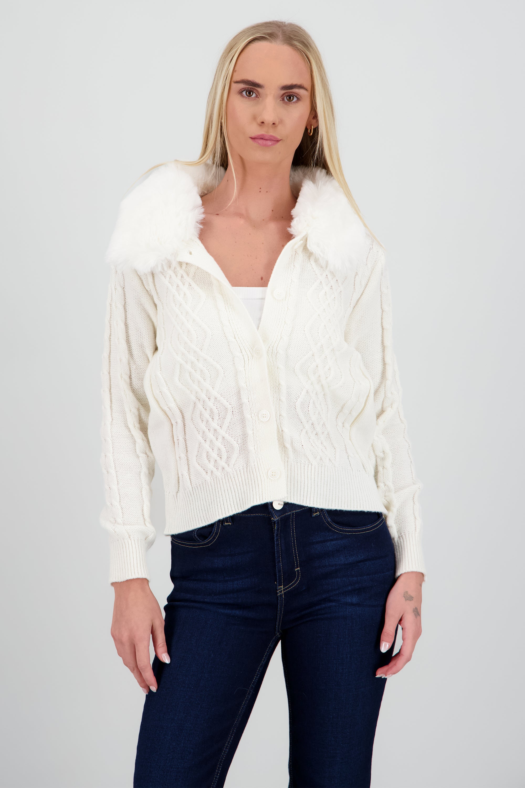 Cardigan tejido detalle pelo cuello CREMA