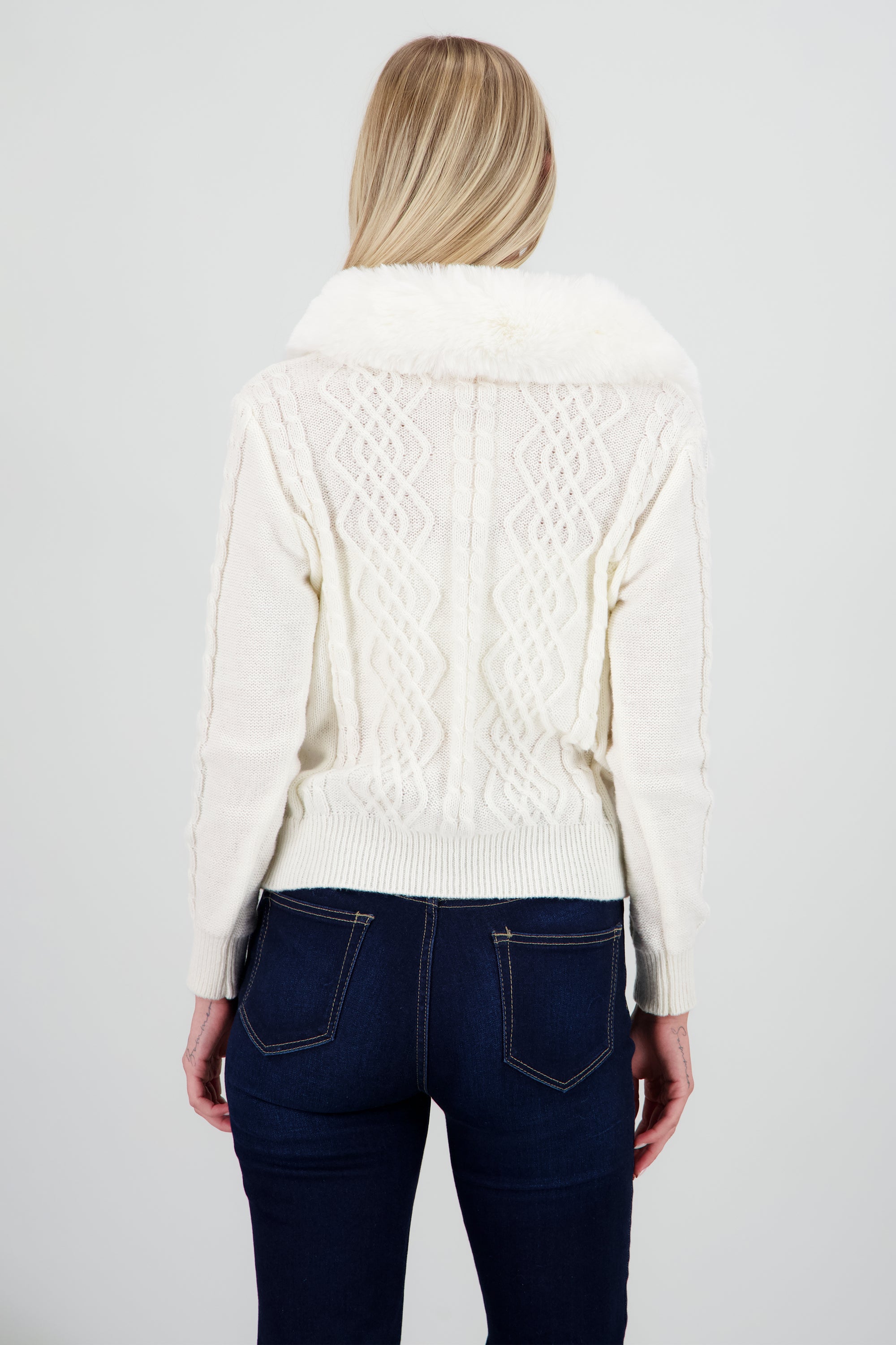 Cardigan tejido detalle pelo cuello CREMA