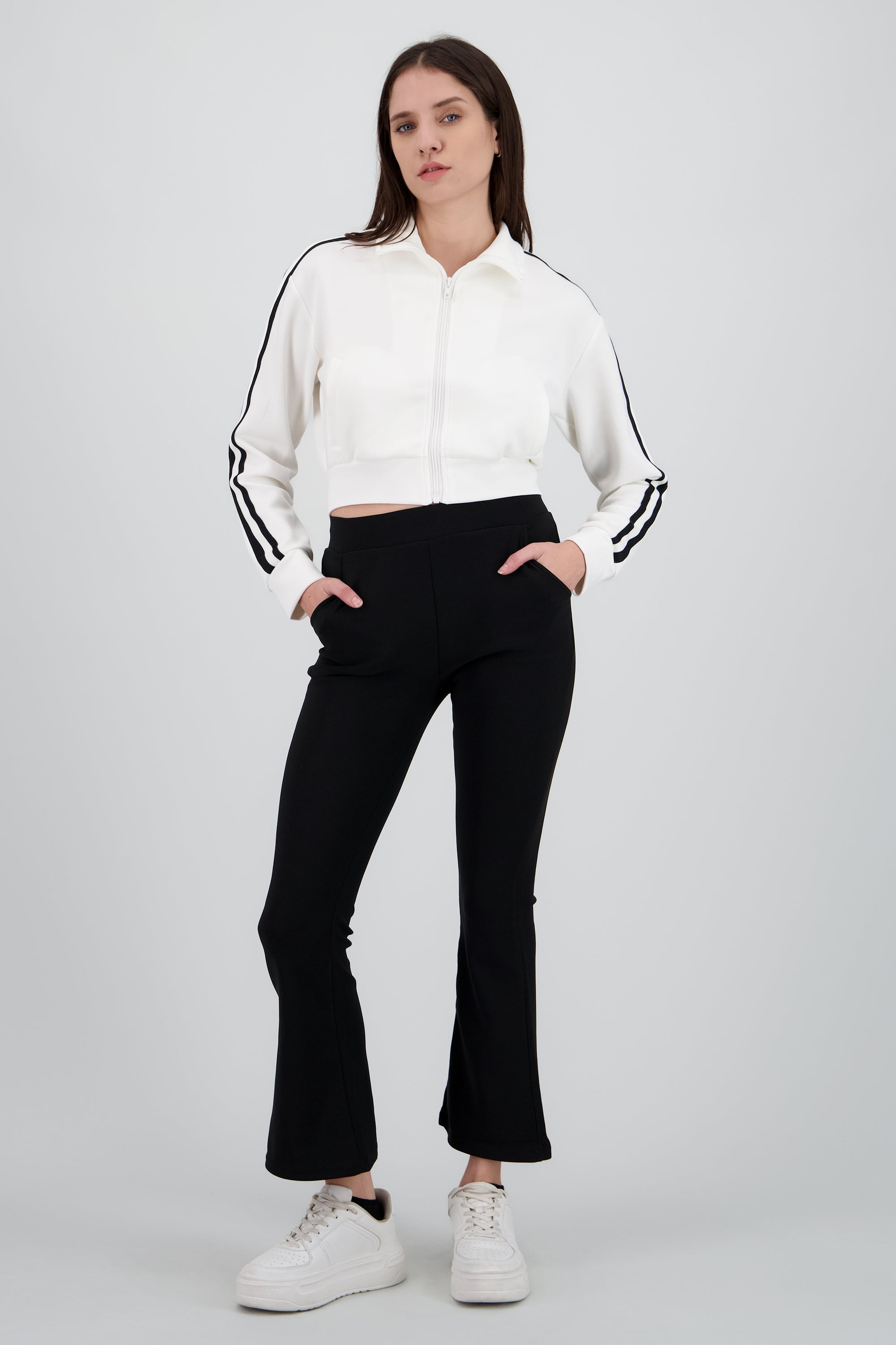 Pantalon liso flare NEGRO