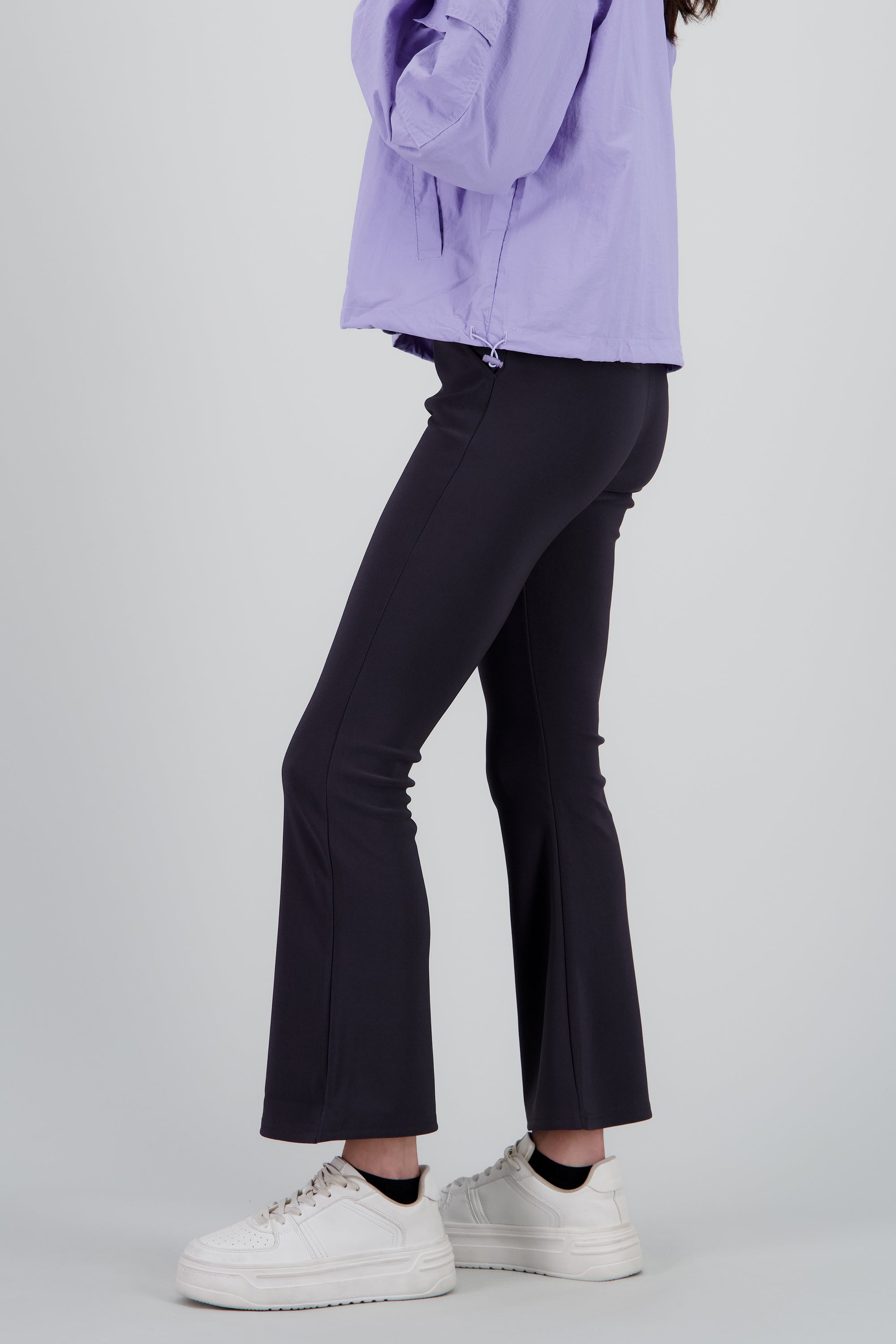 Pantalon liso flare GRIS OBSCURO