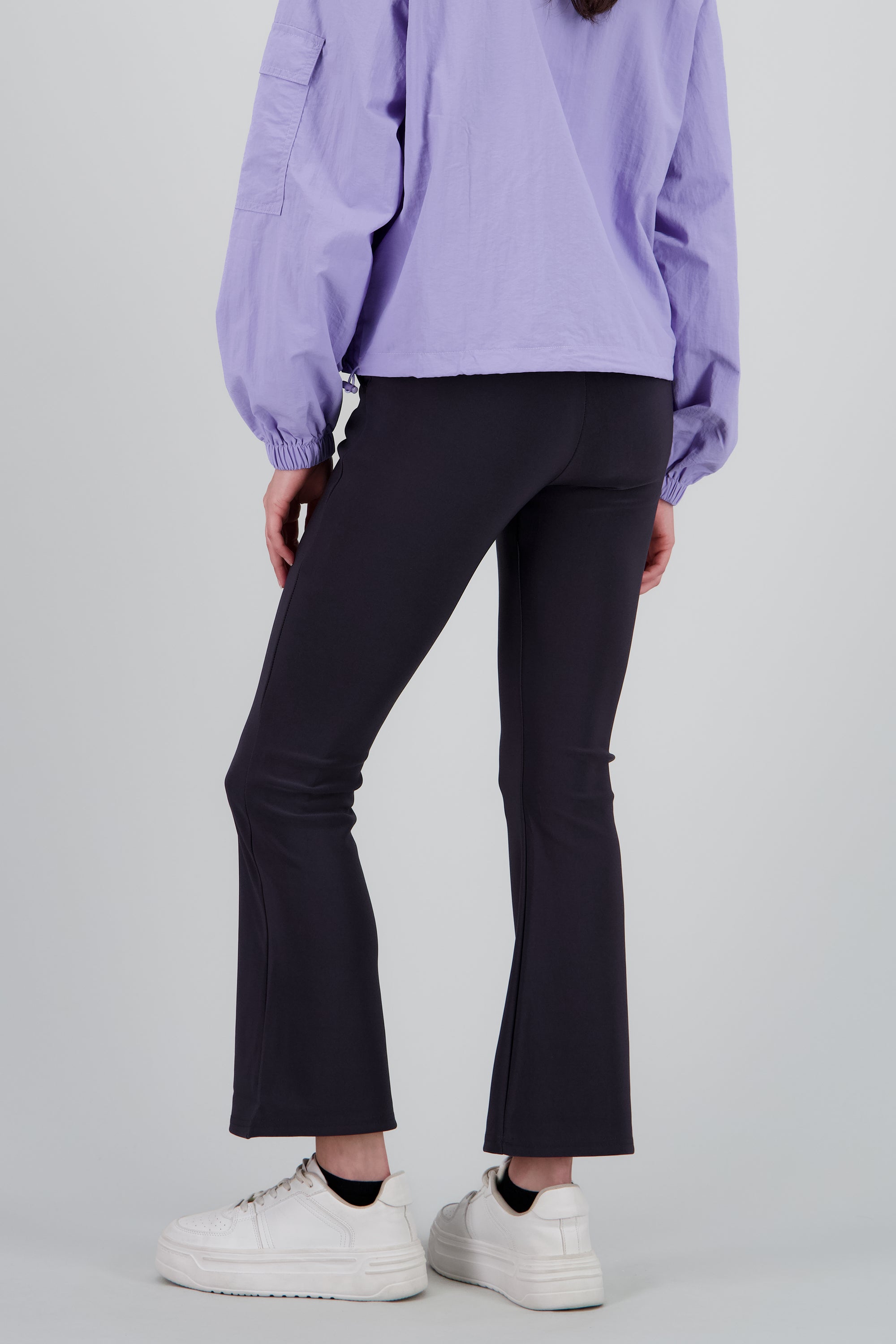 Pantalon liso flare GRIS OBSCURO