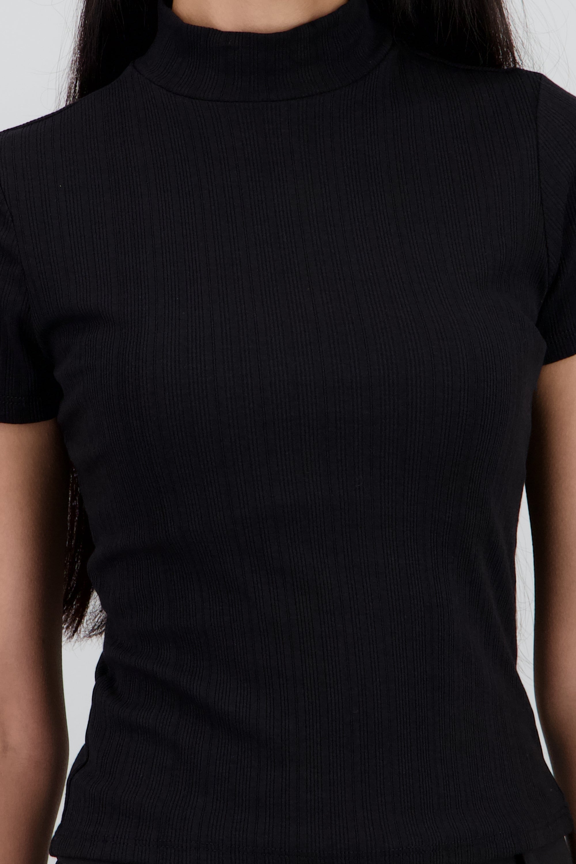 Top manga corta de cuello alto rib NEGRO