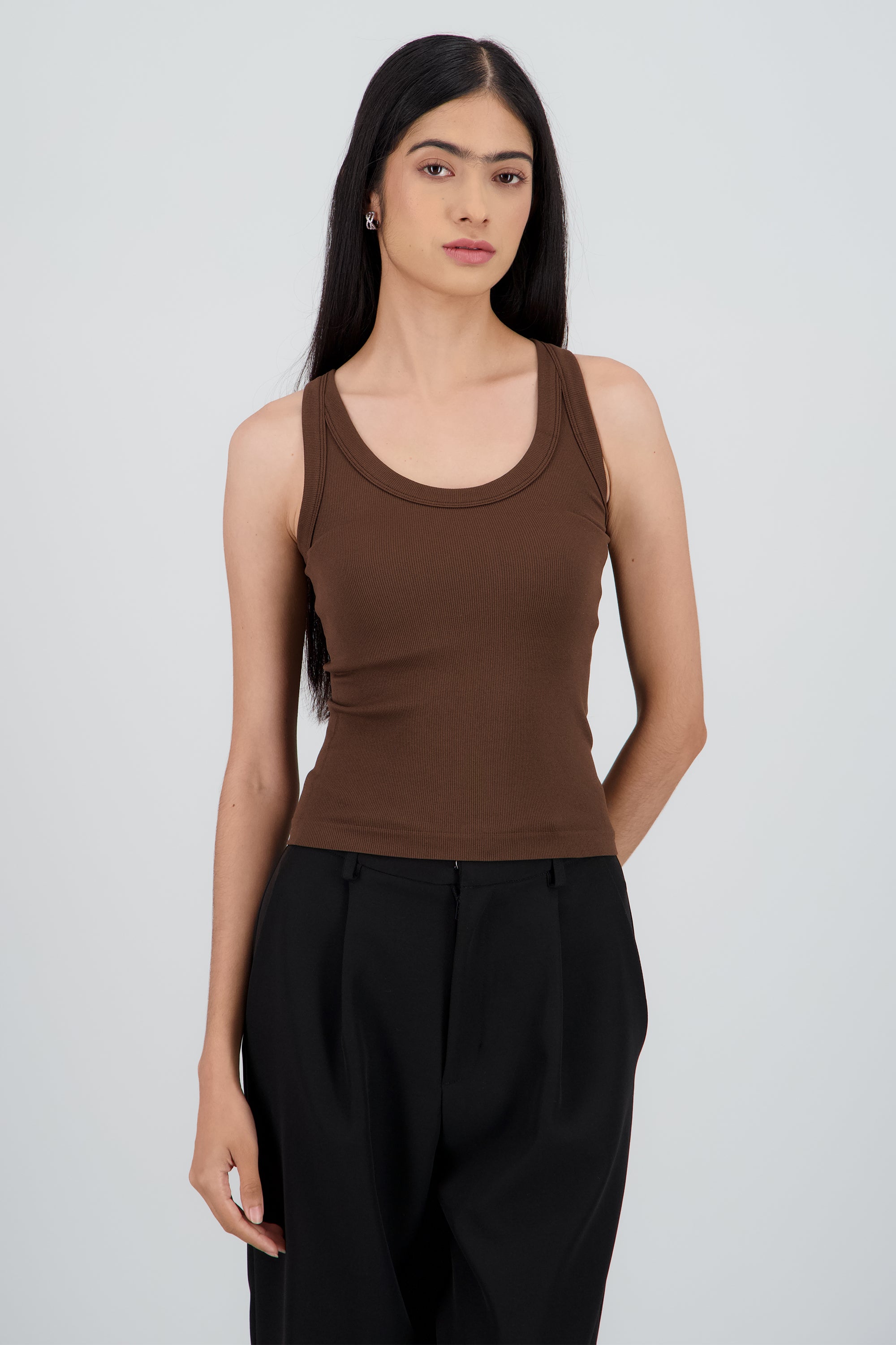 Tank top basica lisa CAFE