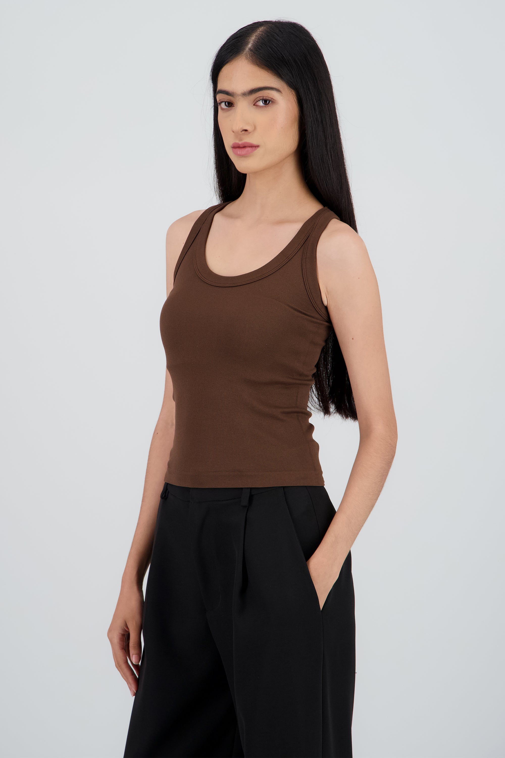 Tank top basica lisa CAFE