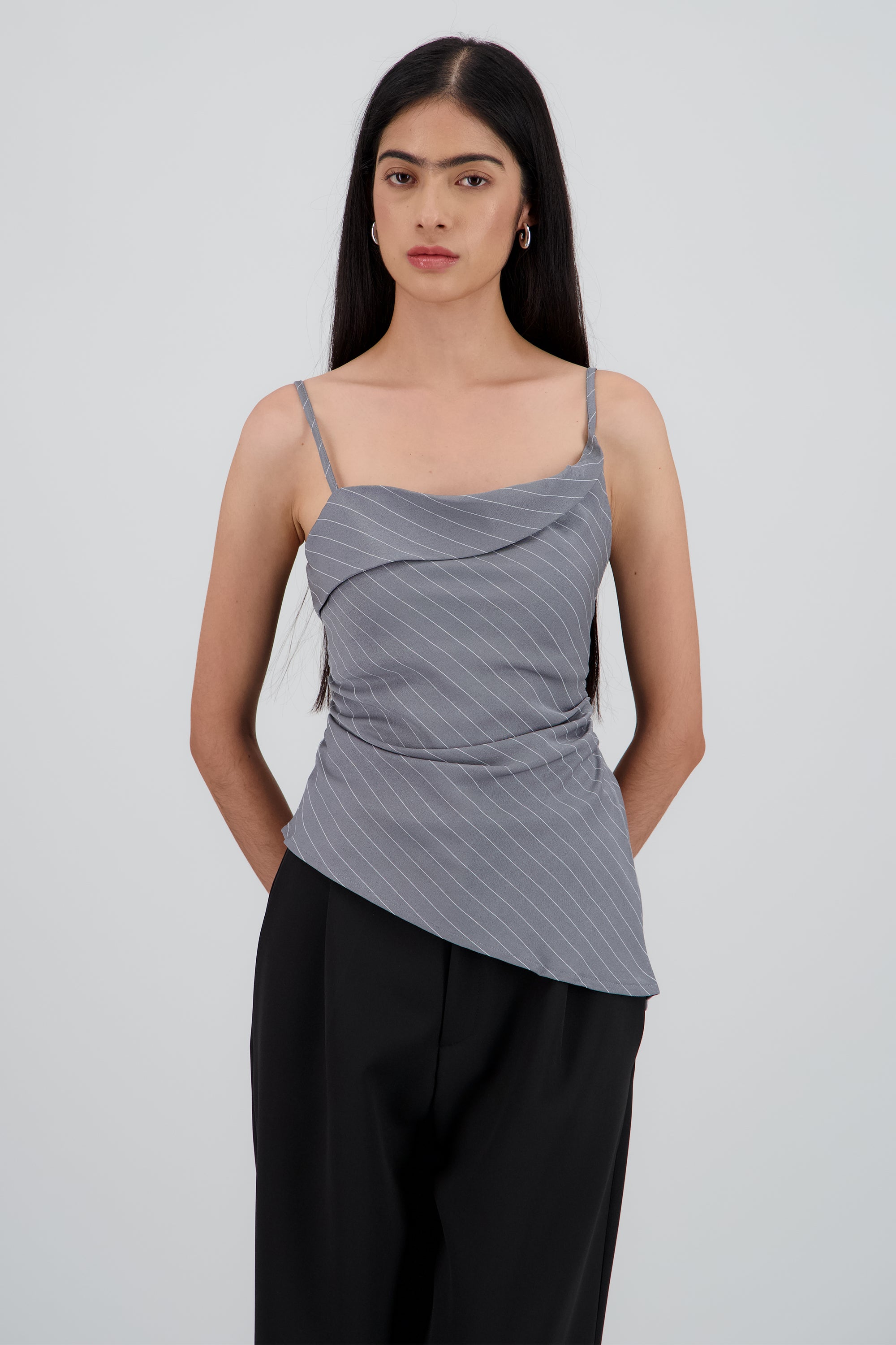 Top sin mangas asimetrico GRIS COMBO
