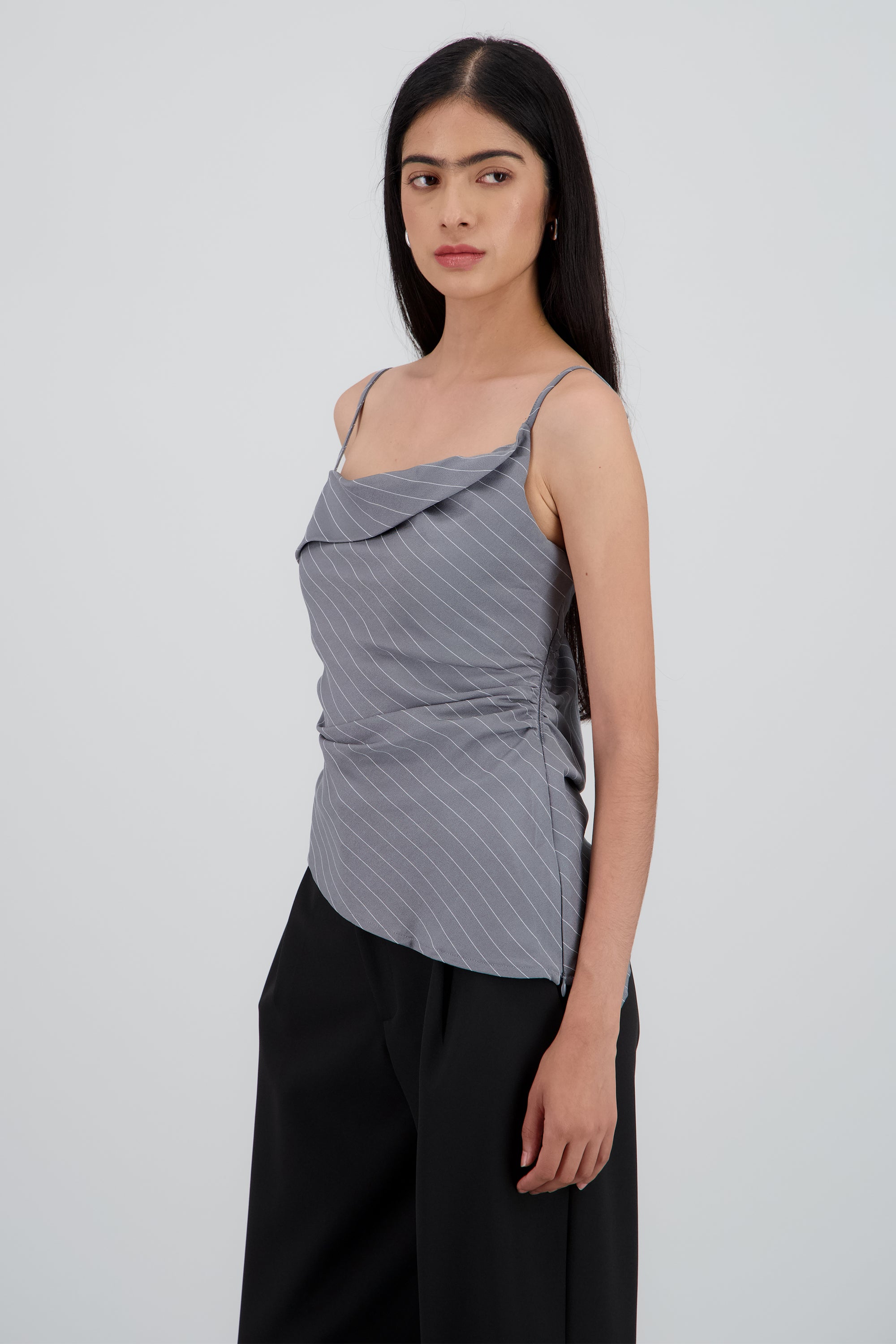 Top sin mangas asimetrico GRIS COMBO