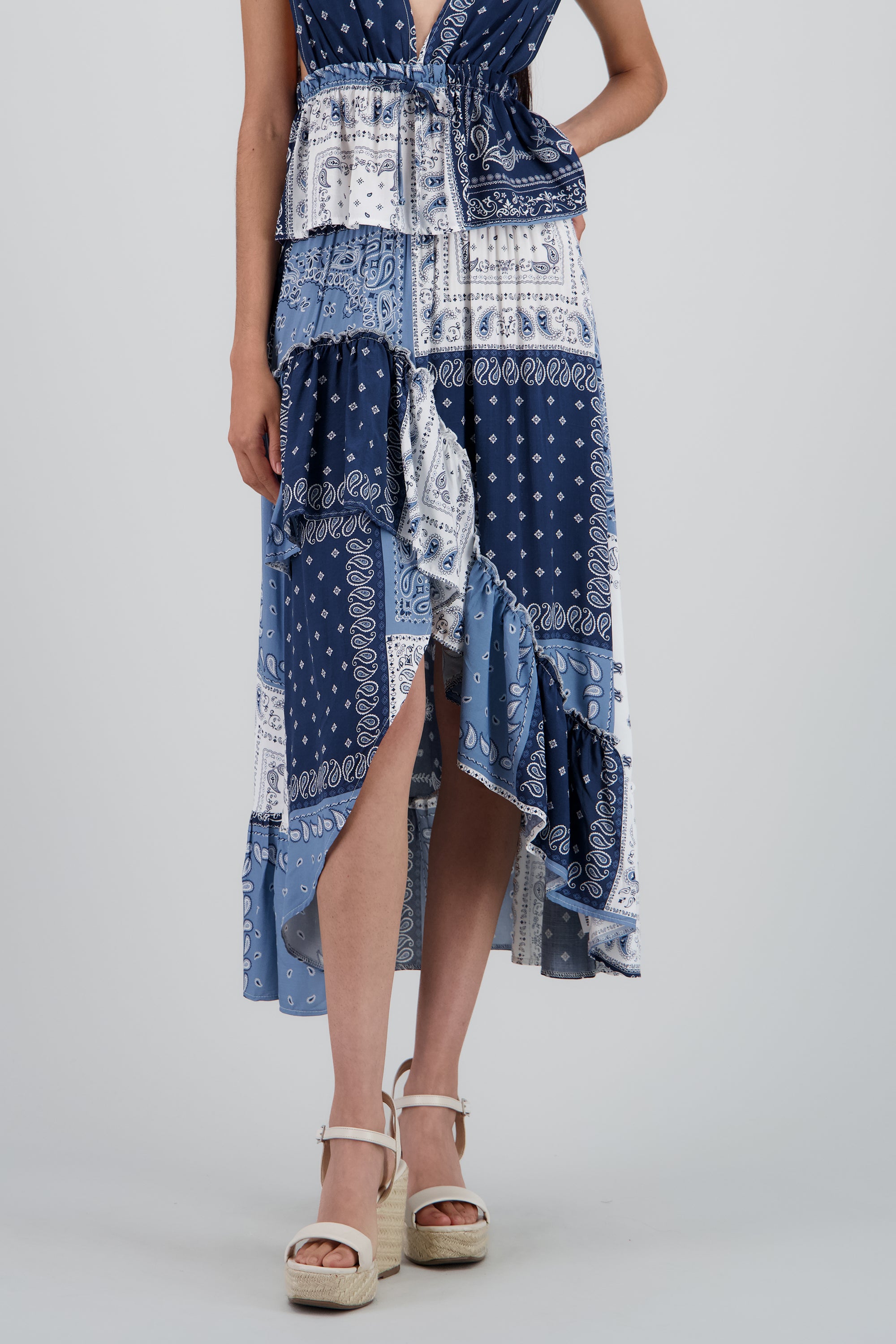 Falda maxi con olanes estampado paisley AZUL COMBO