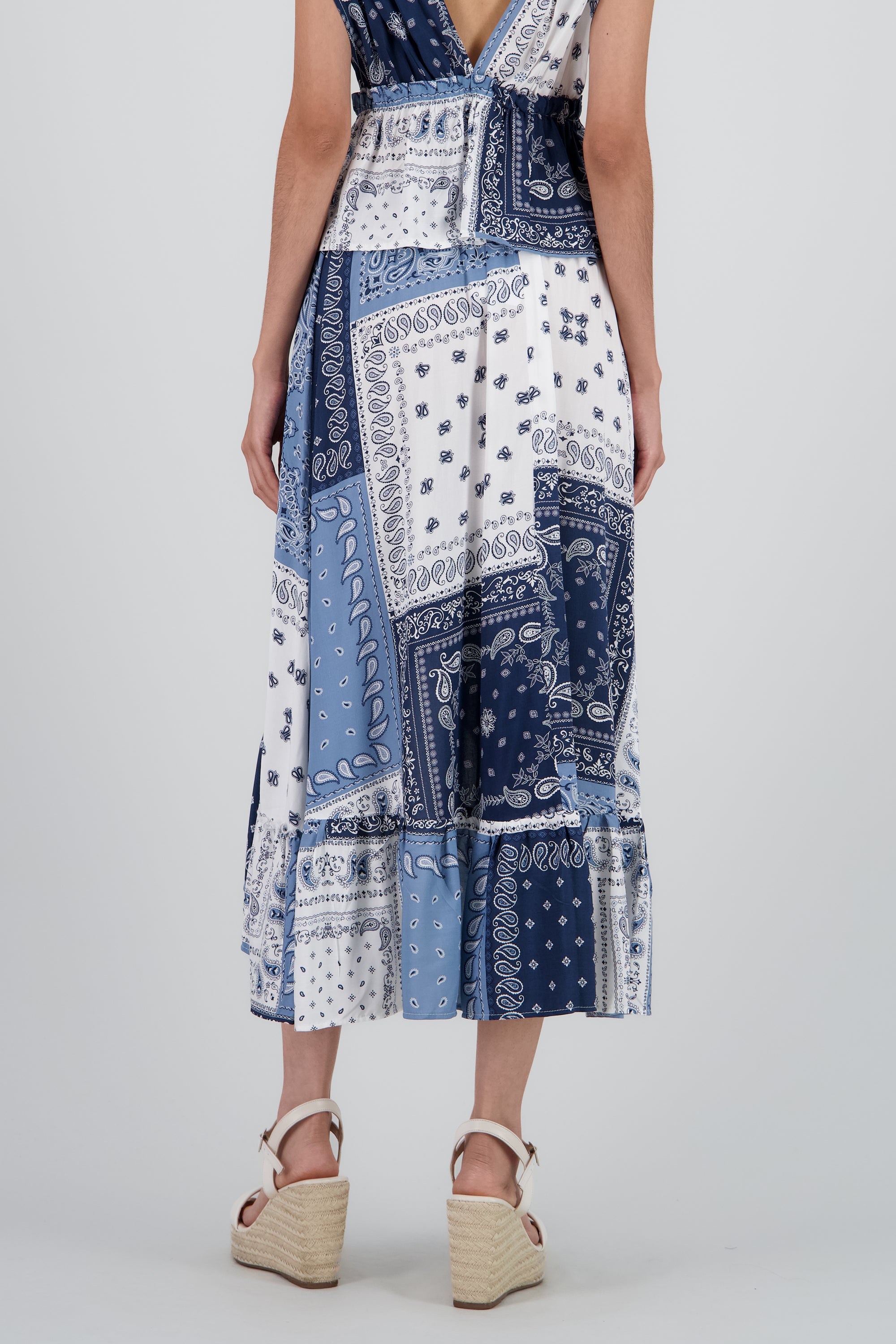 Falda maxi con olanes estampado paisley AZUL COMBO