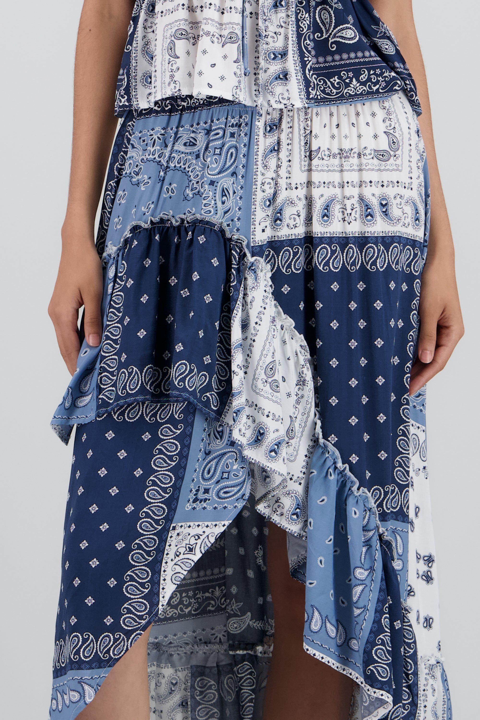 Falda maxi con olanes estampado paisley AZUL COMBO
