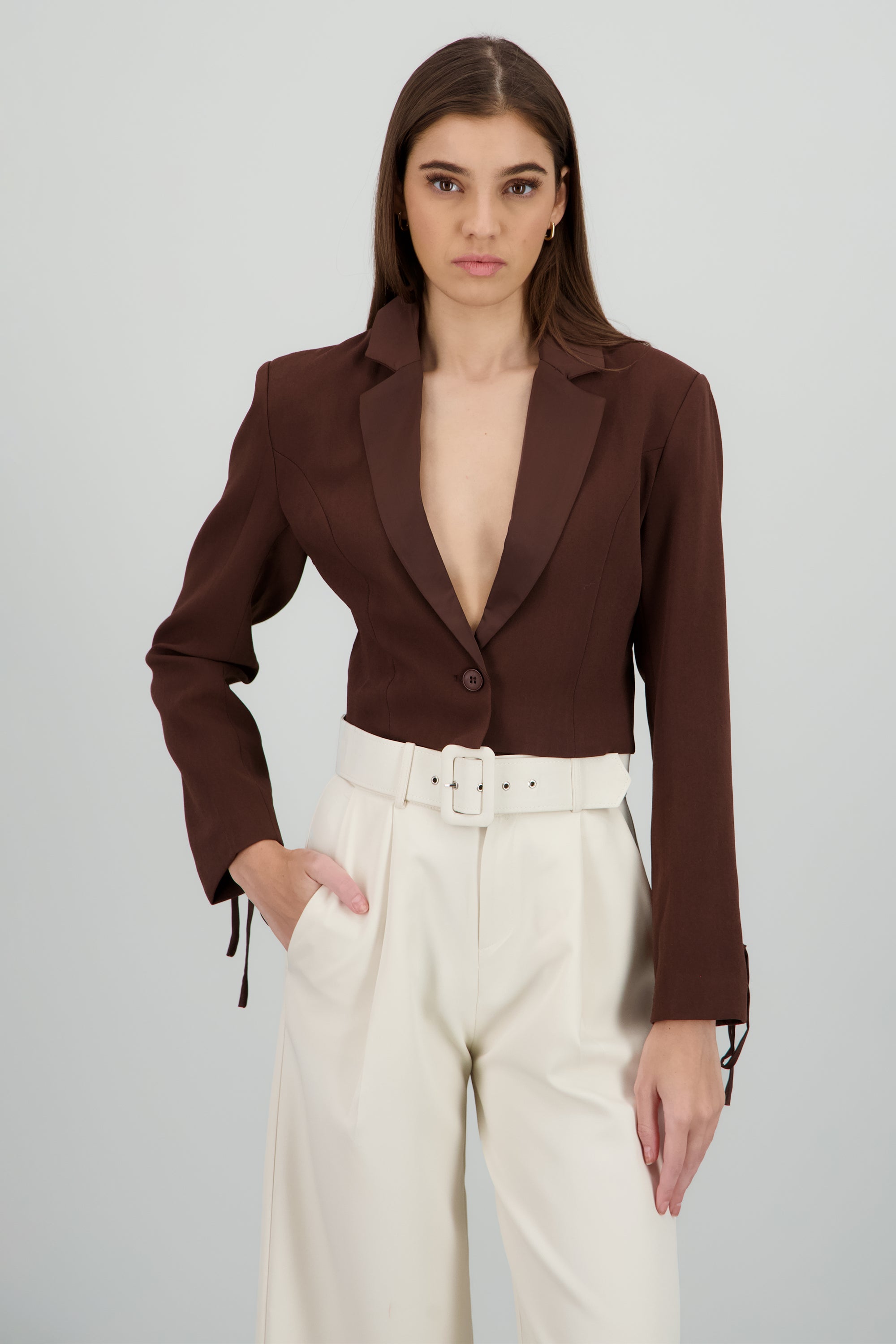 Saco crop detalle satin CAFE