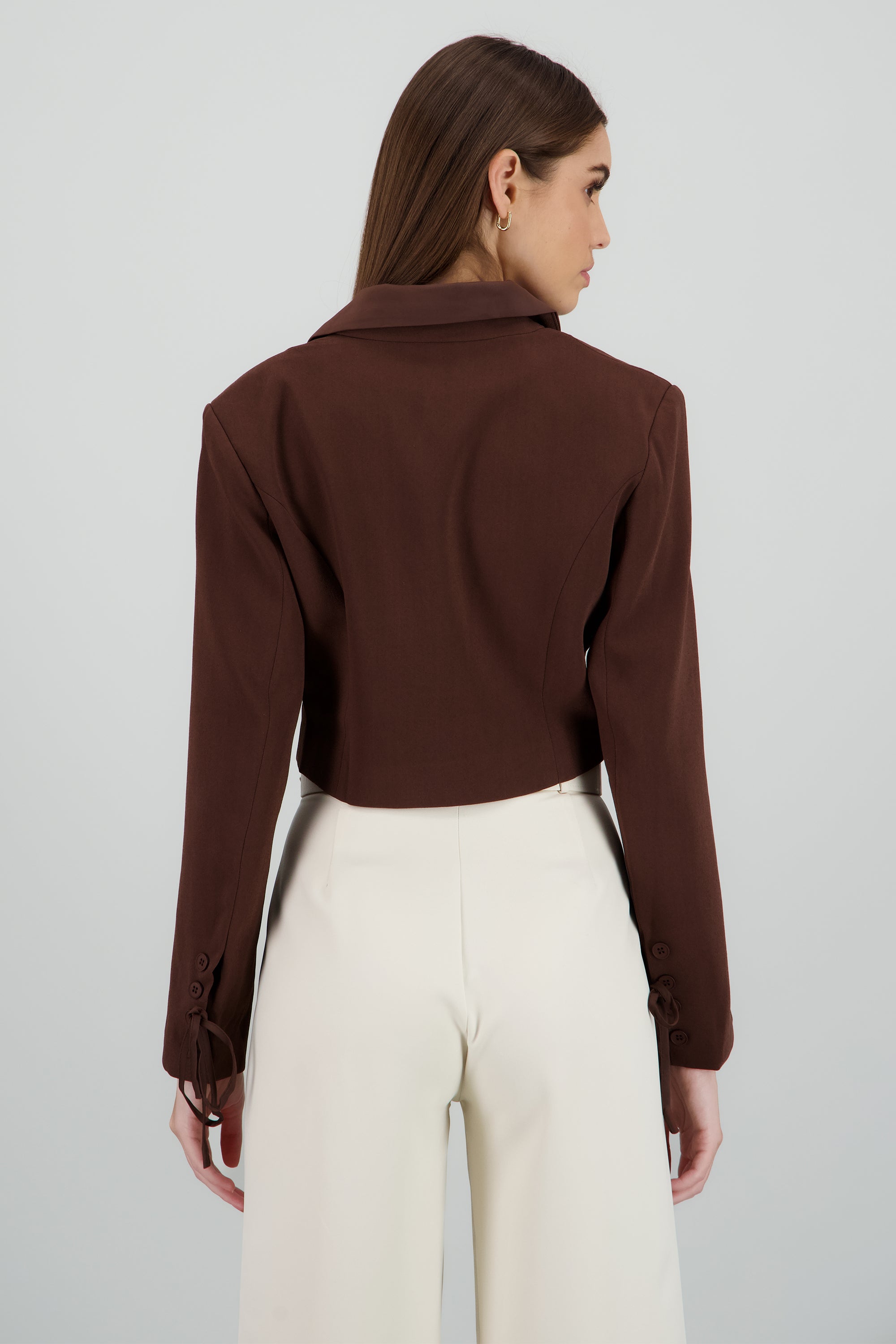 Saco crop detalle satin CAFE