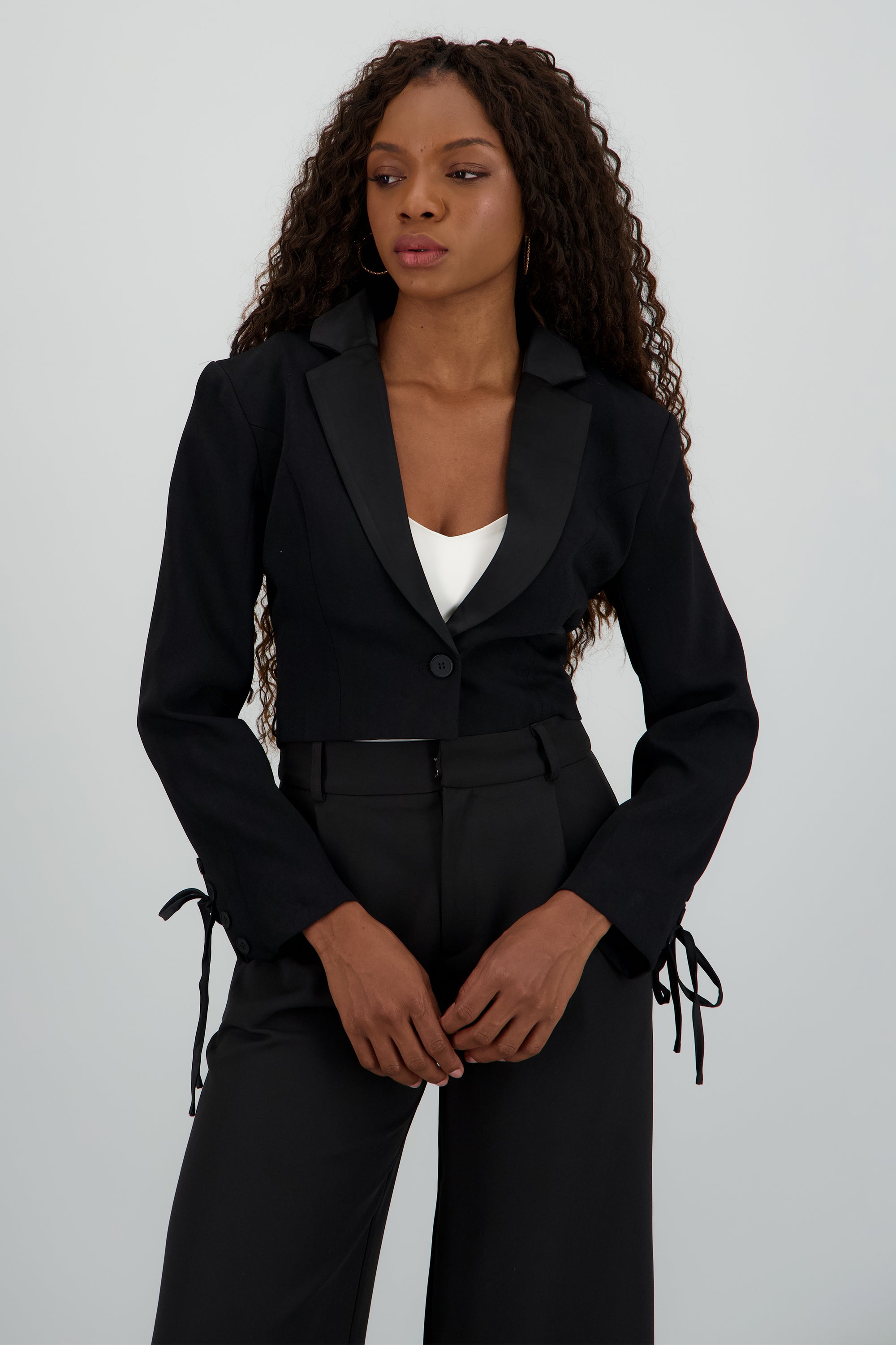 Saco crop detalle satin NEGRO