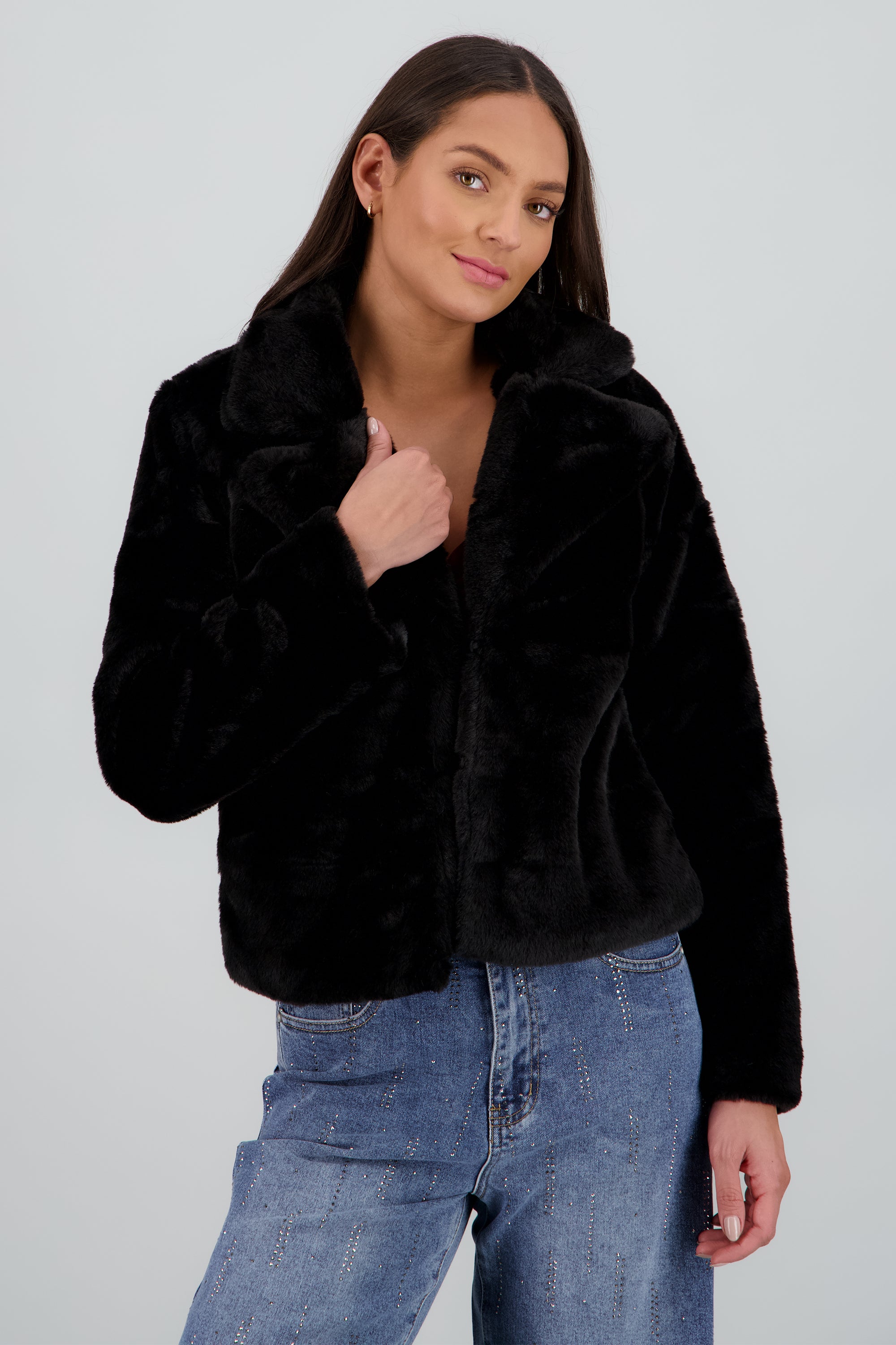 Abrigo corto peluche con solapa NEGRO