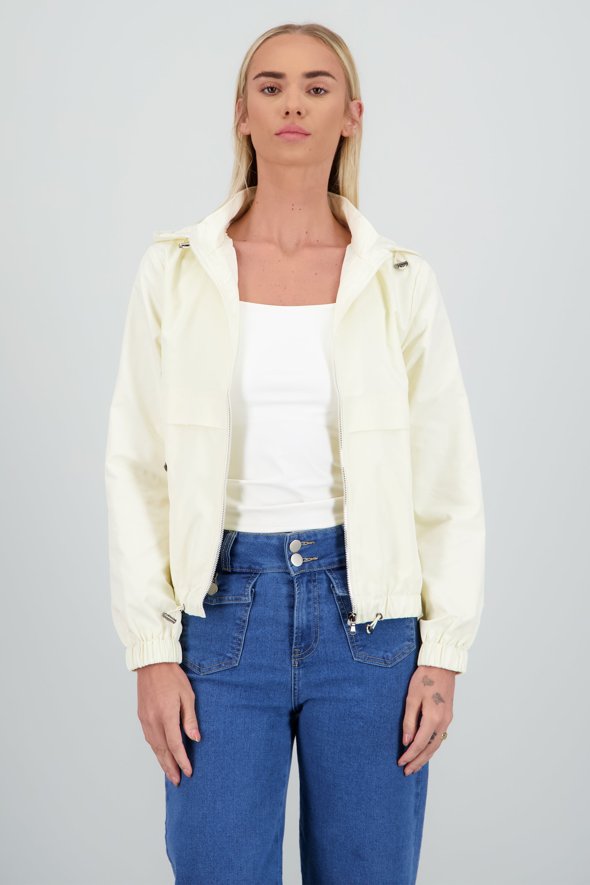 Chamarra ligera lisa CREMA