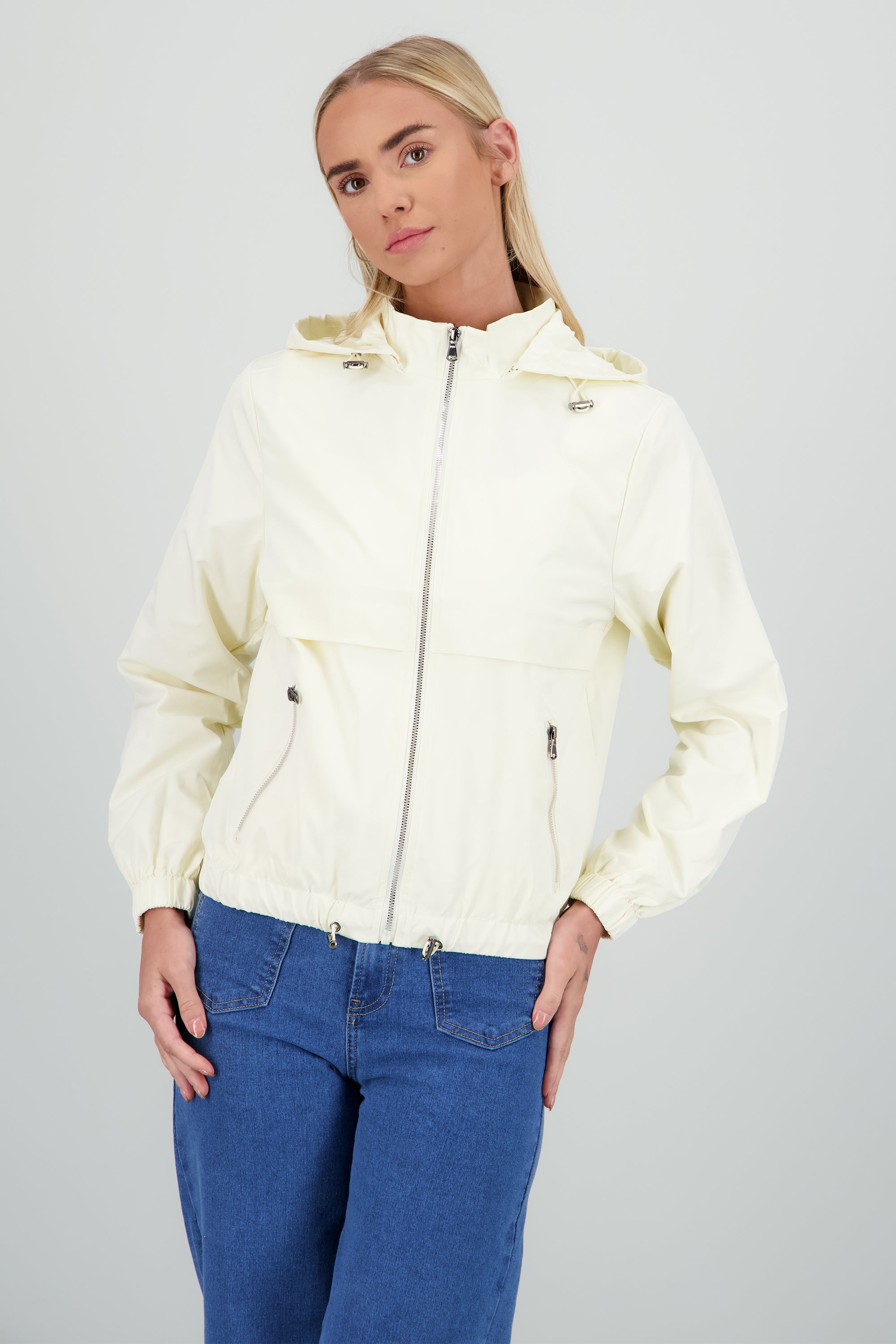 Chamarra ligera lisa CREMA