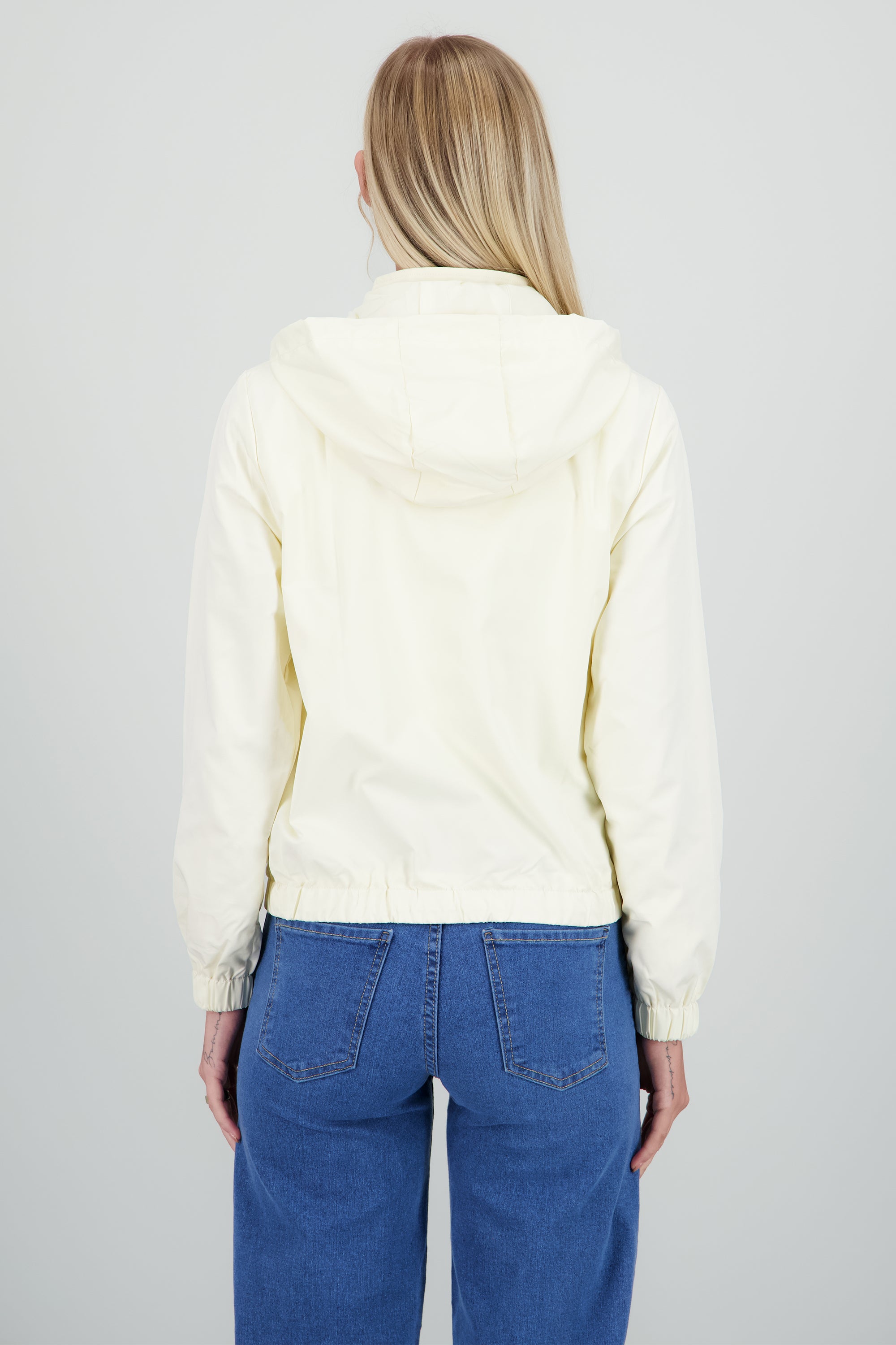 Chamarra ligera lisa CREMA