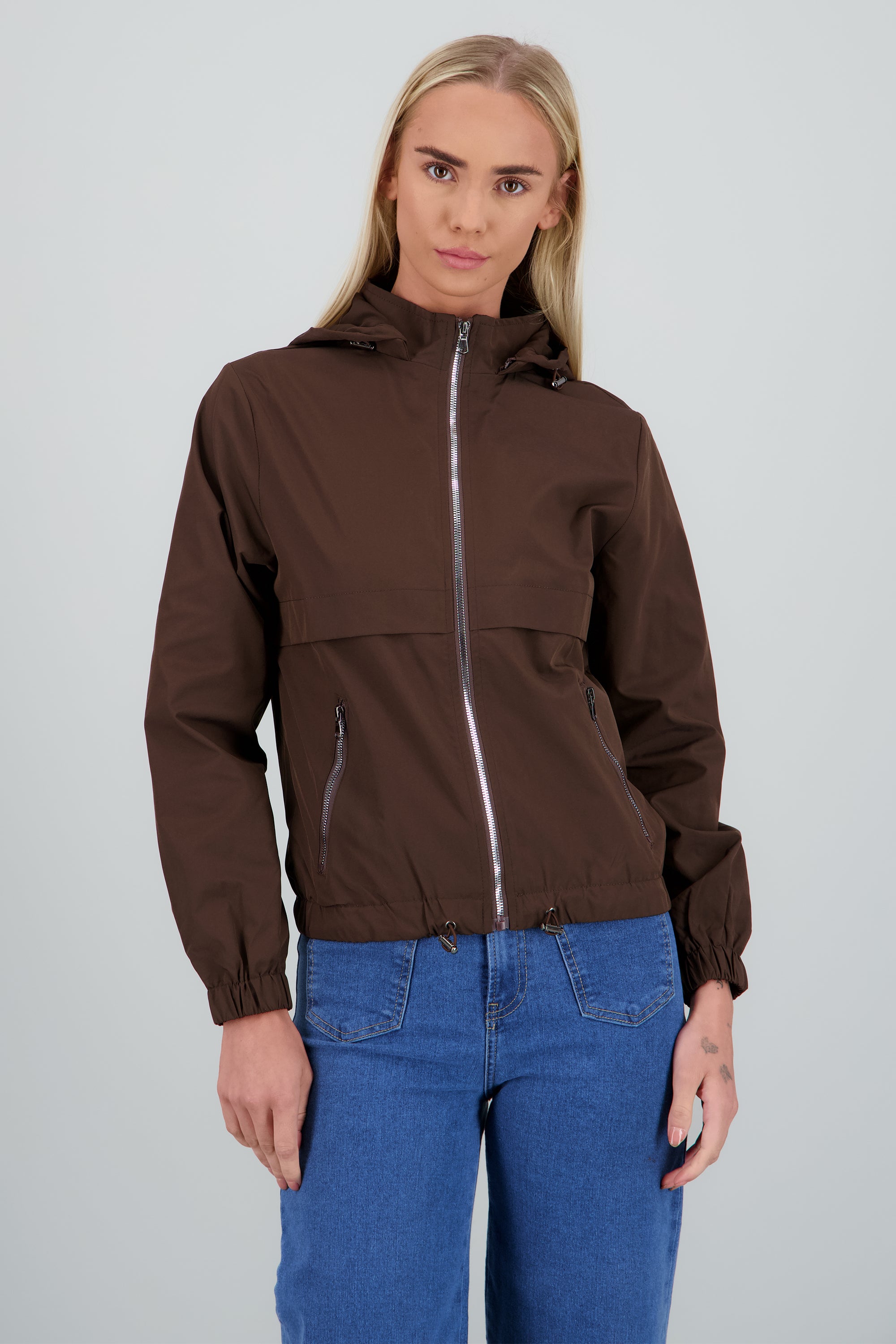 Chamarra ligera lisa CHOCOLATE