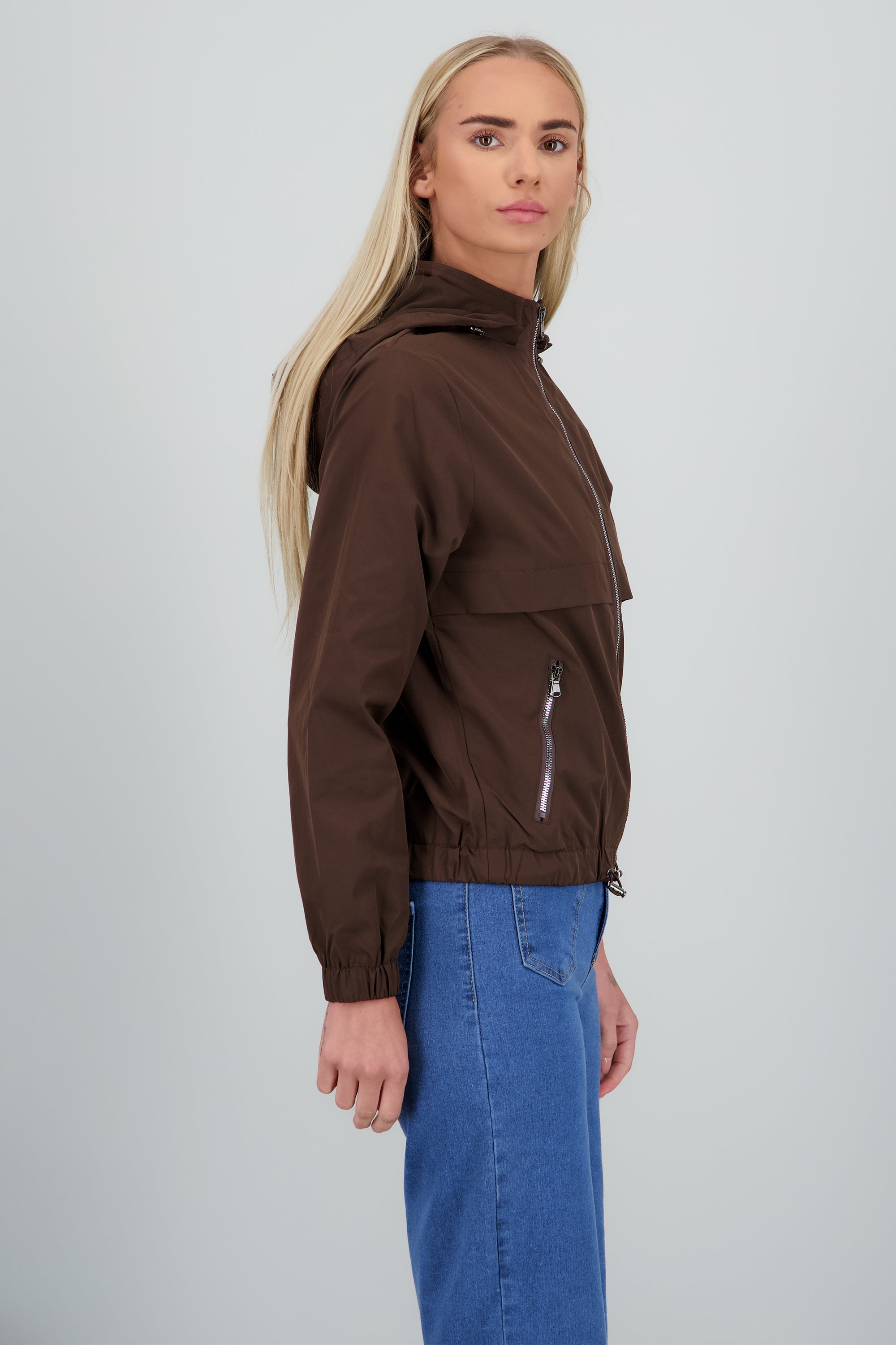 Chamarra ligera lisa CHOCOLATE