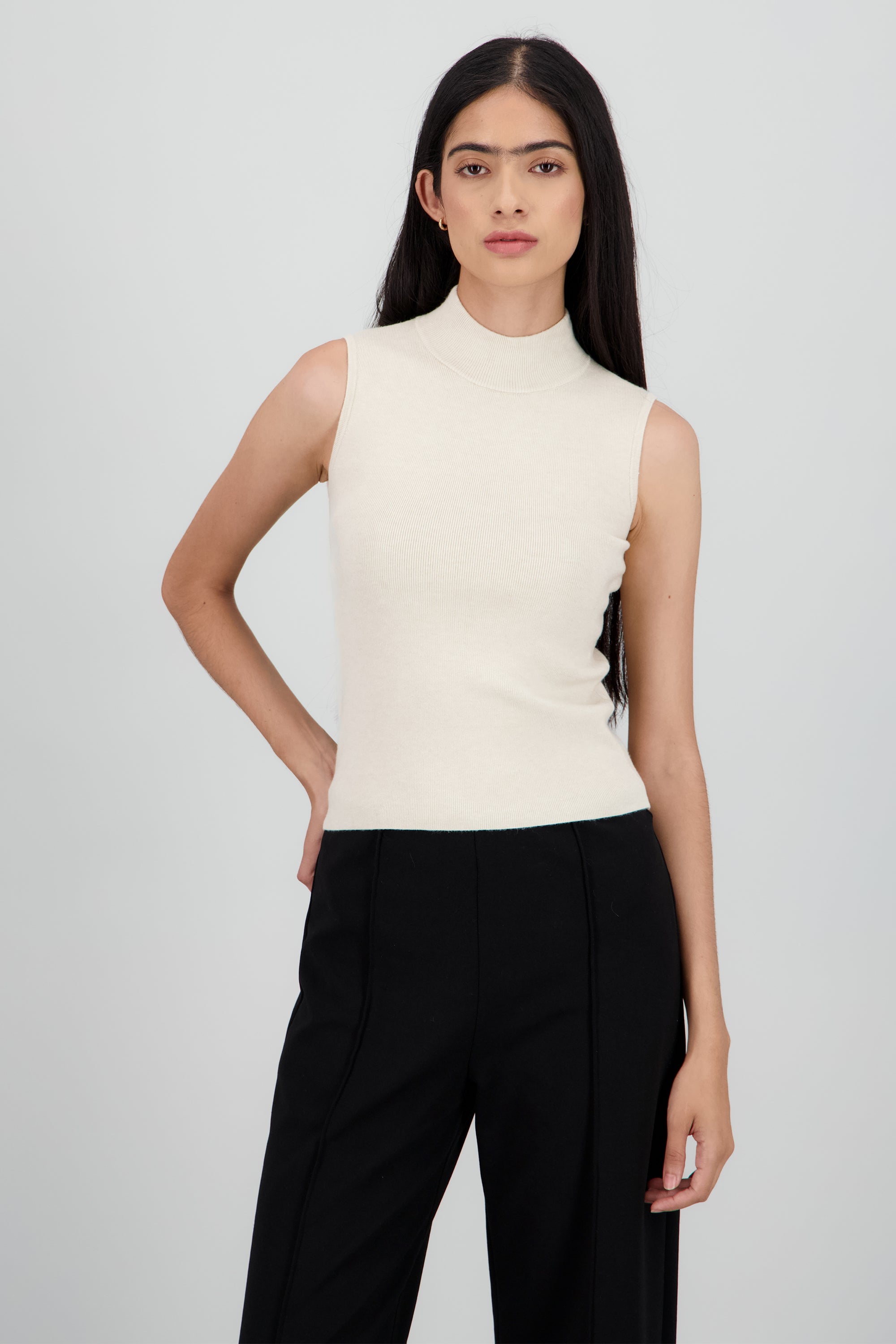 Top tejido sin manga cuello alto BEIGE