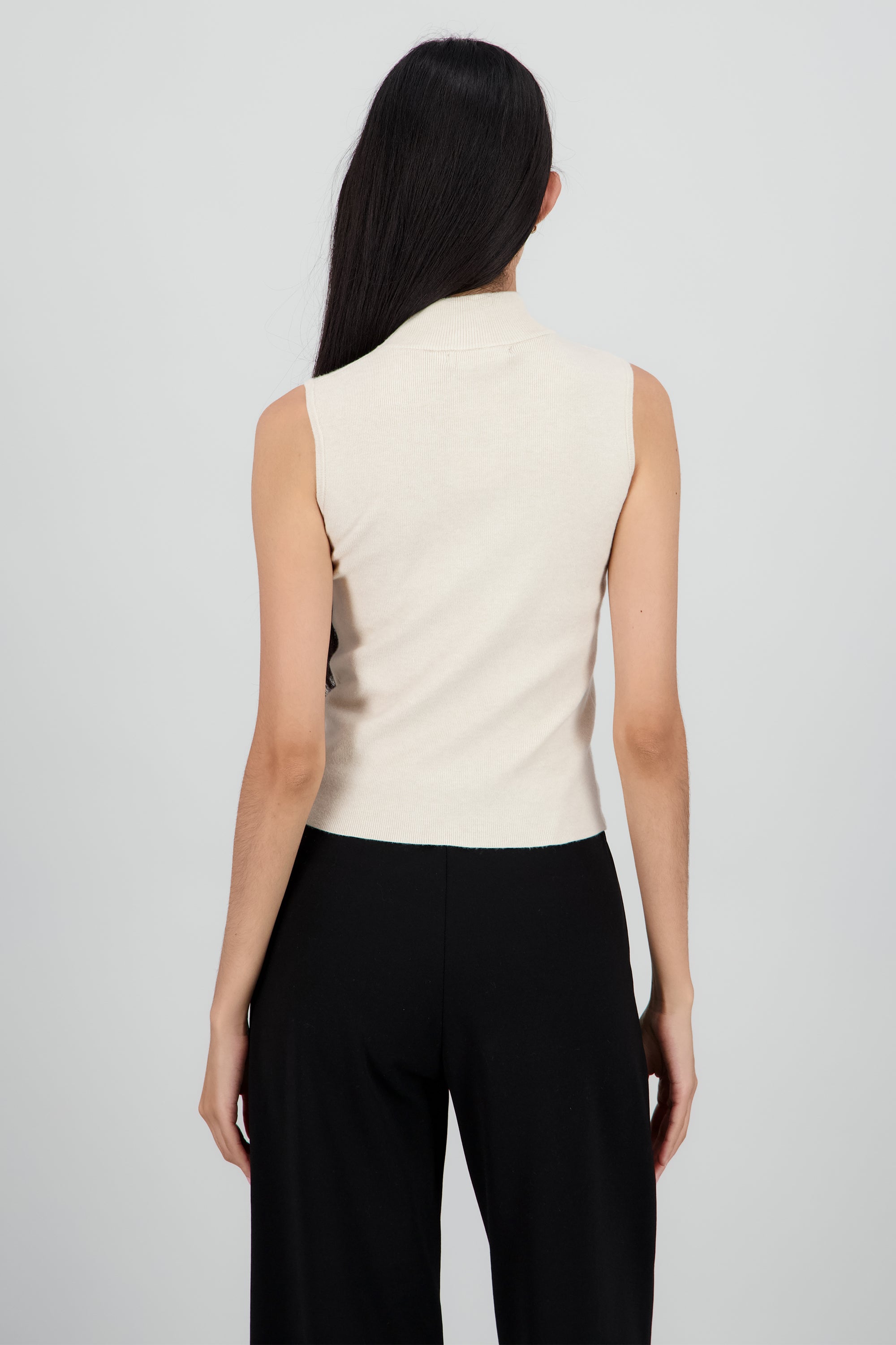 Top tejido sin manga cuello alto BEIGE