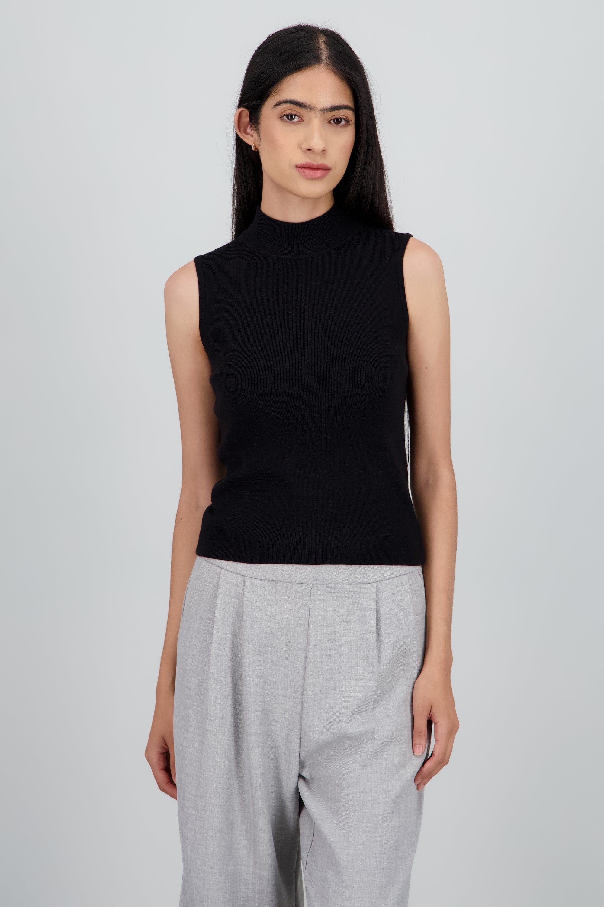Top tejido sin manga cuello alto NEGRO