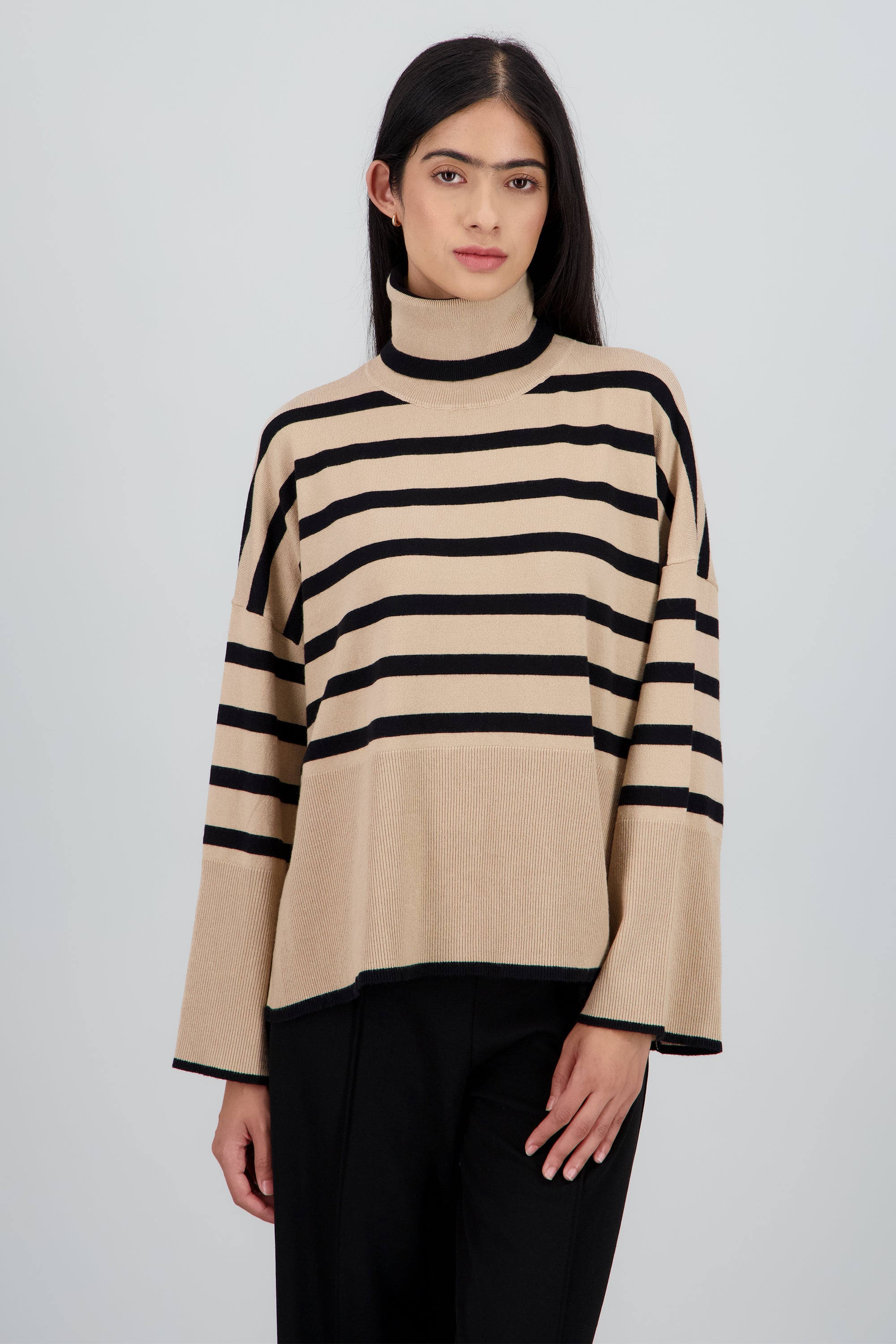 Sueter rayas cuello alto BEIGE