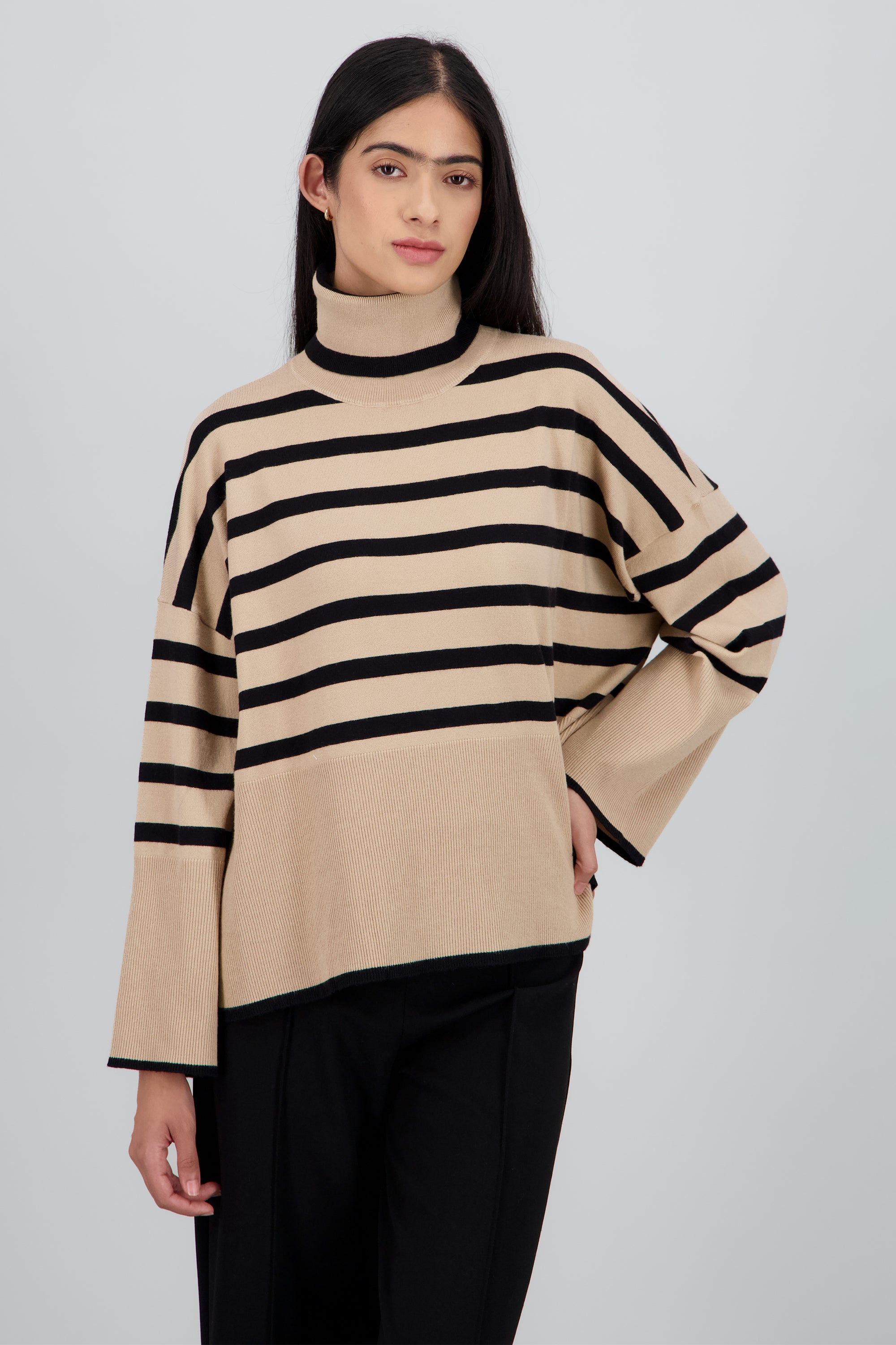 Sueter rayas cuello alto BEIGE