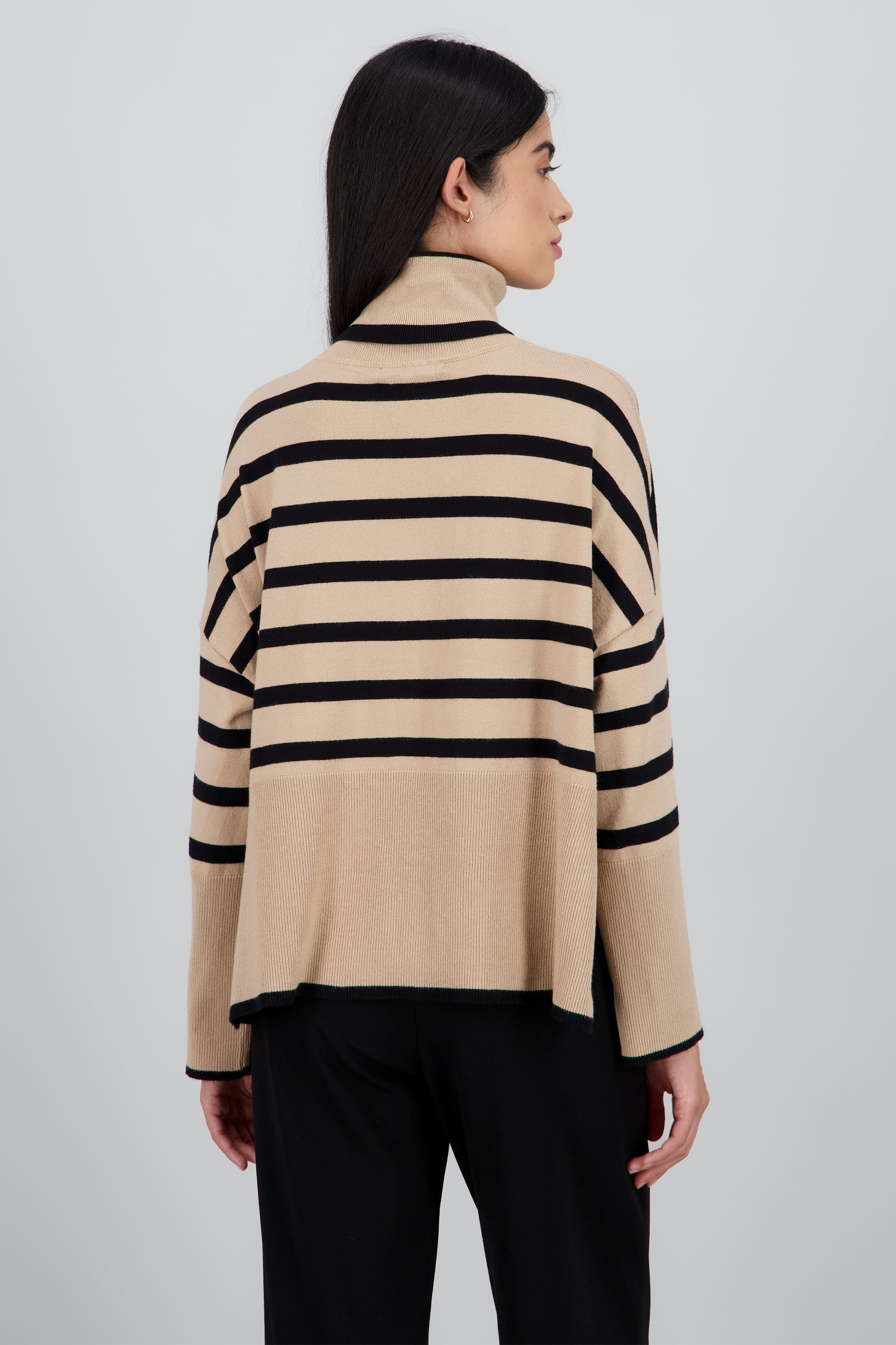 Sueter rayas cuello alto BEIGE
