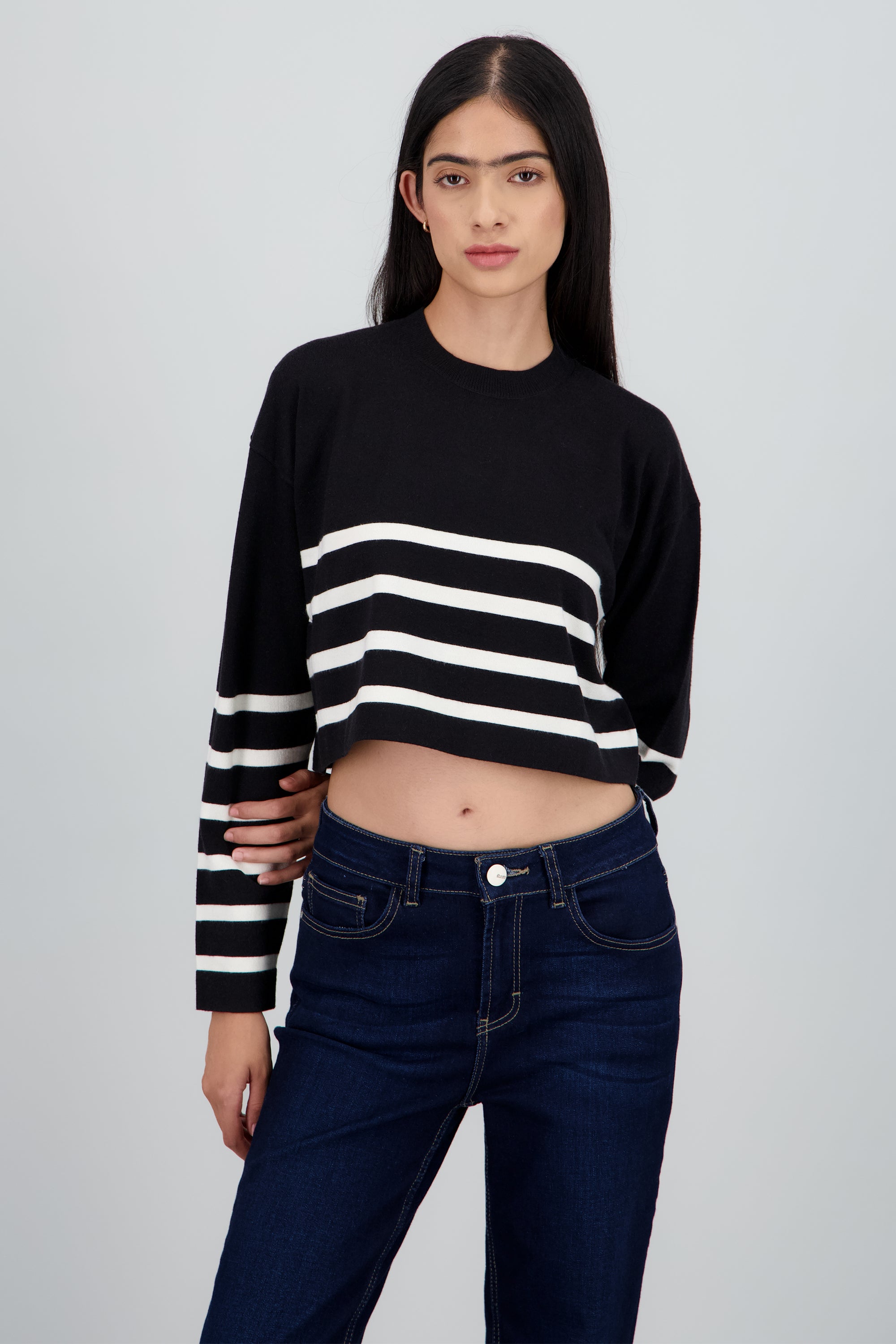 Sueter crop rayas cuello redondo NEGRO