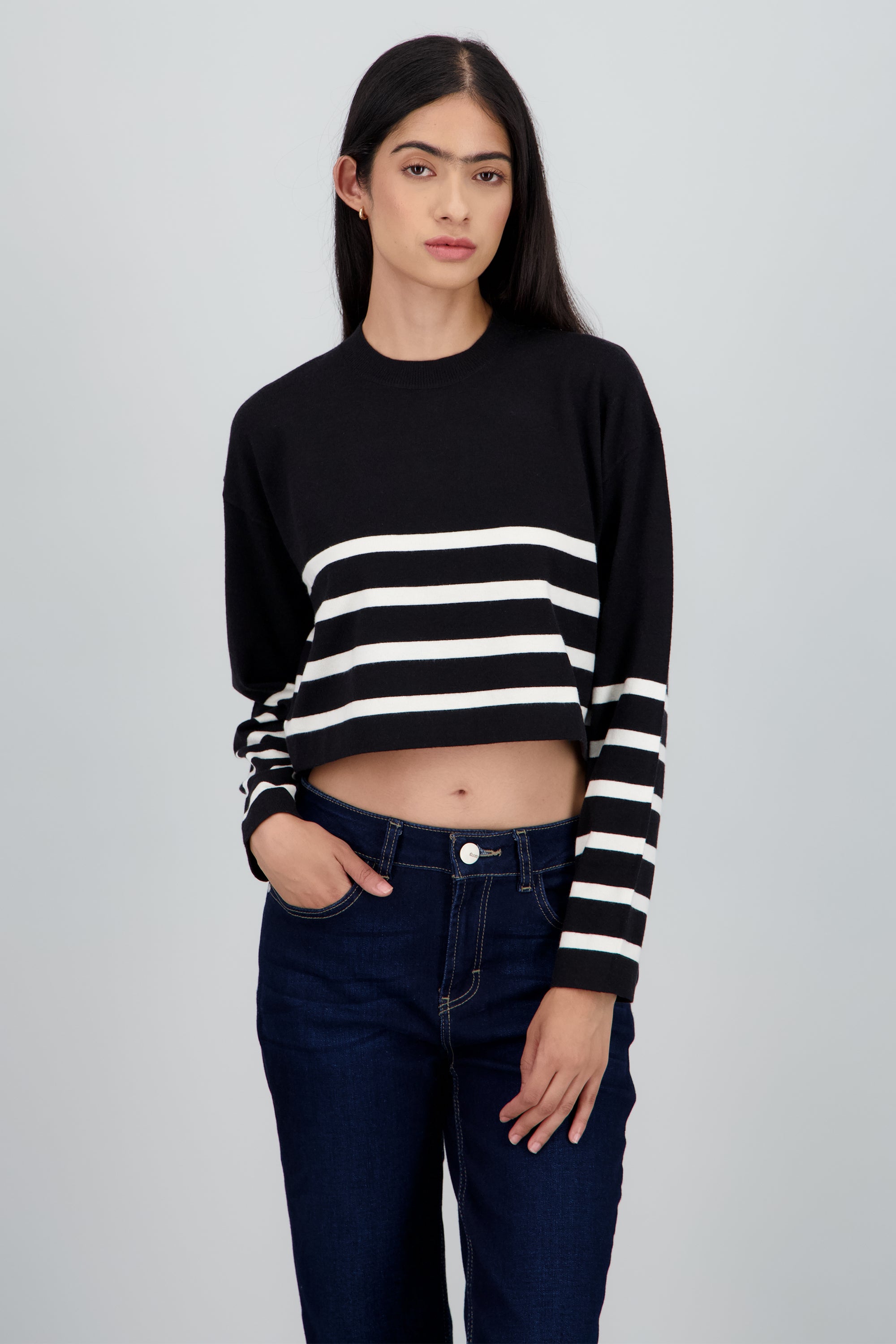 Sueter crop rayas cuello redondo NEGRO