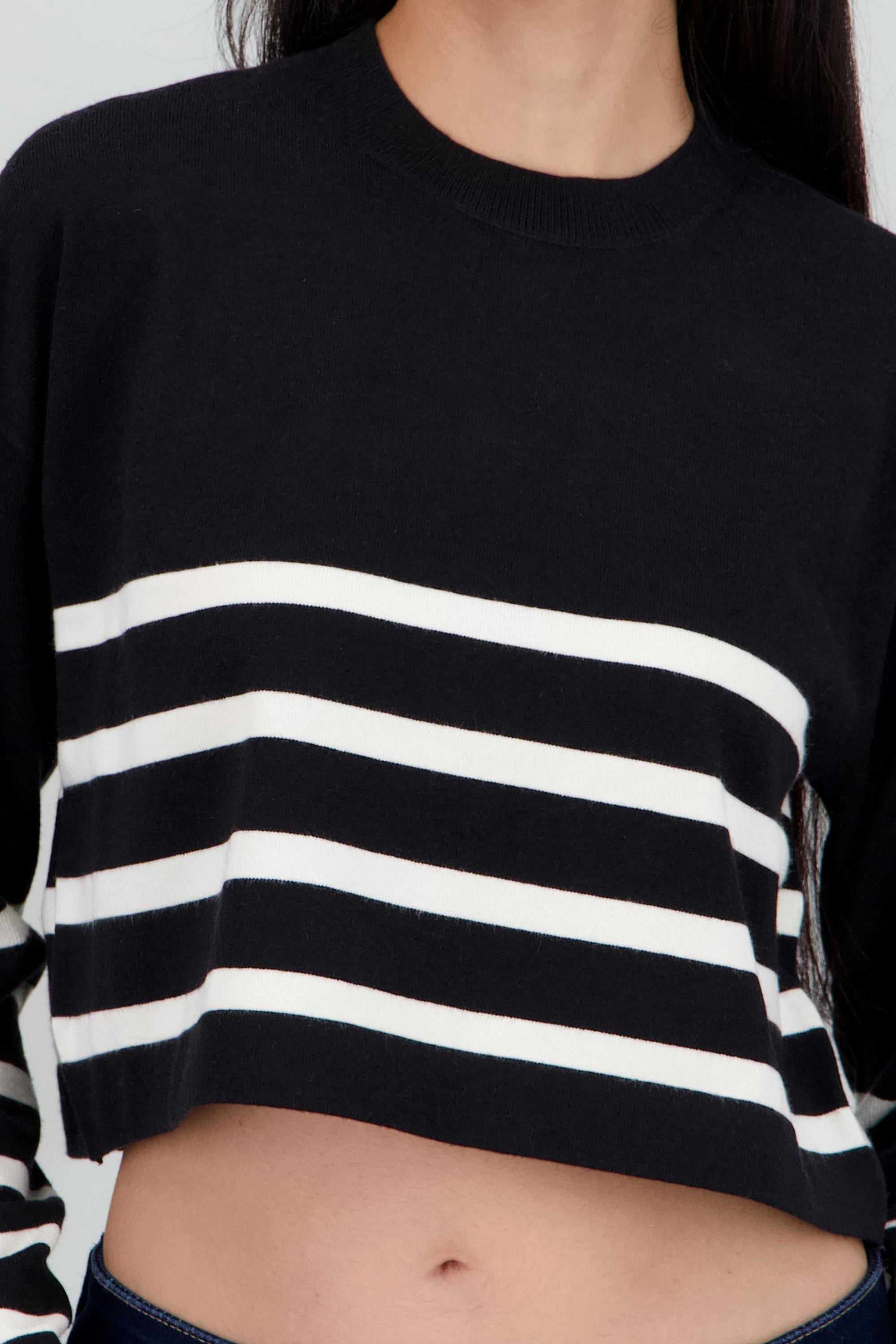 Sueter crop rayas cuello redondo NEGRO