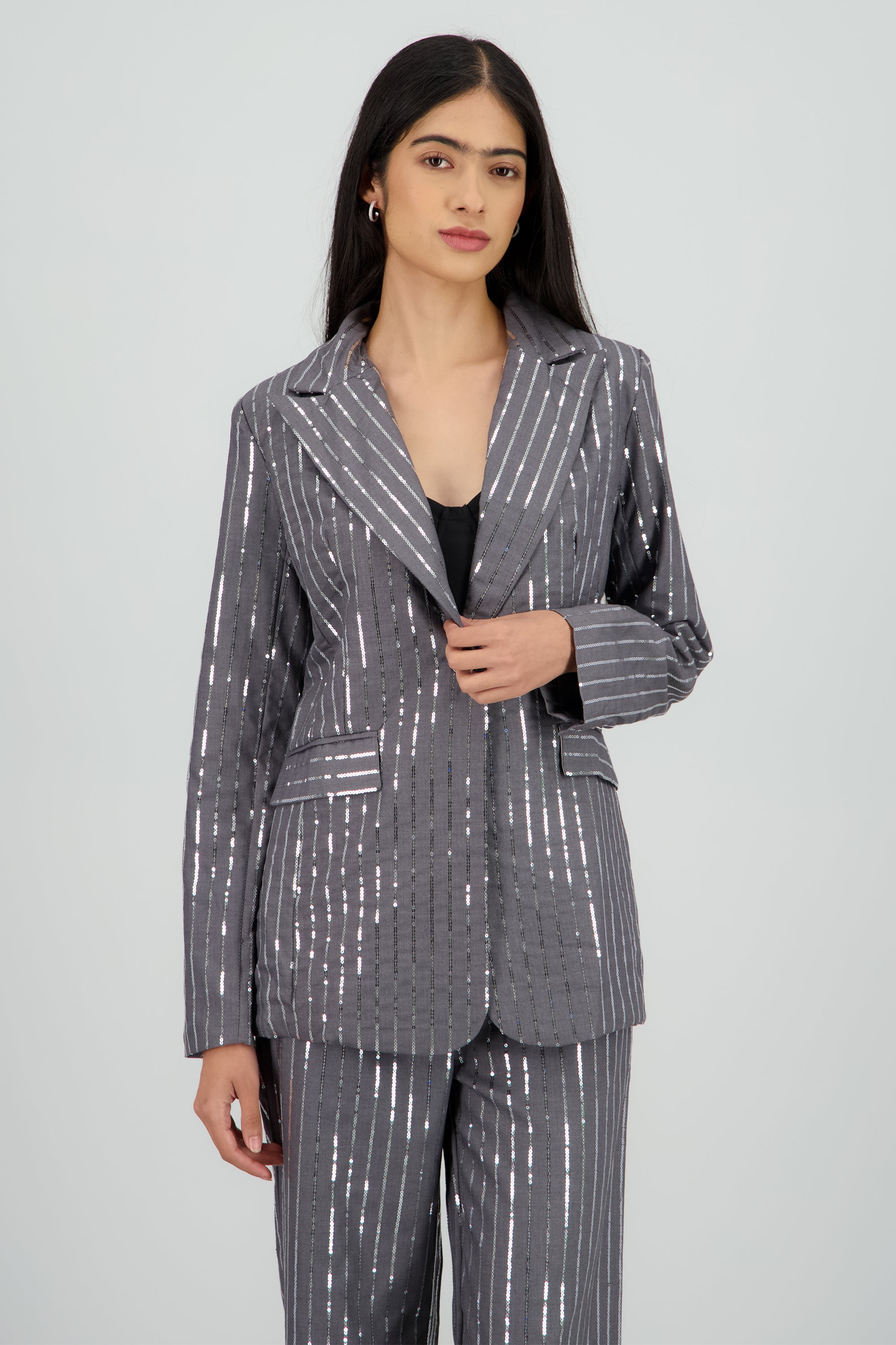 Saco ajustado con rayas de brillos GRIS