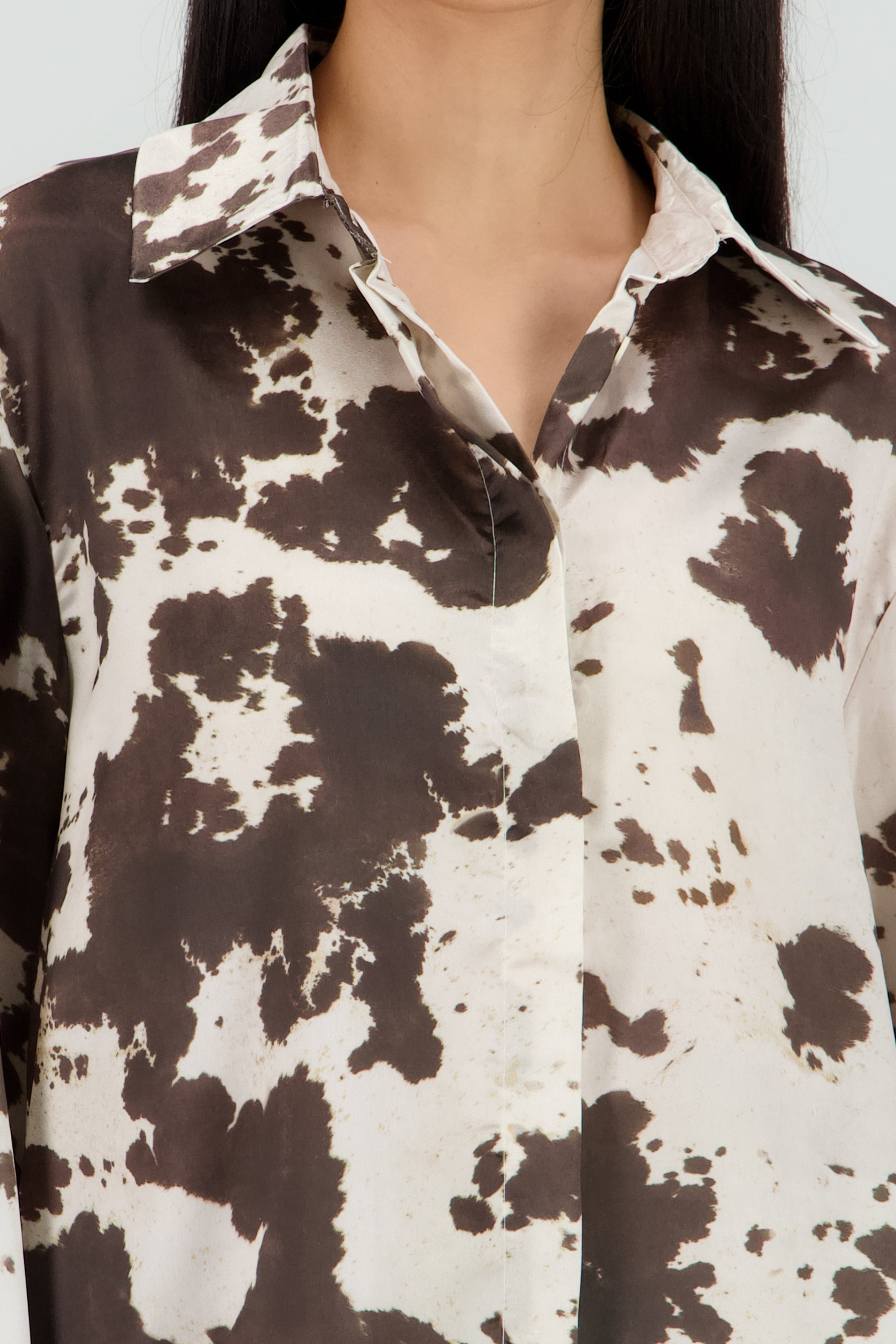 Camisa manga larga con estampado animal print CAFE COMBO