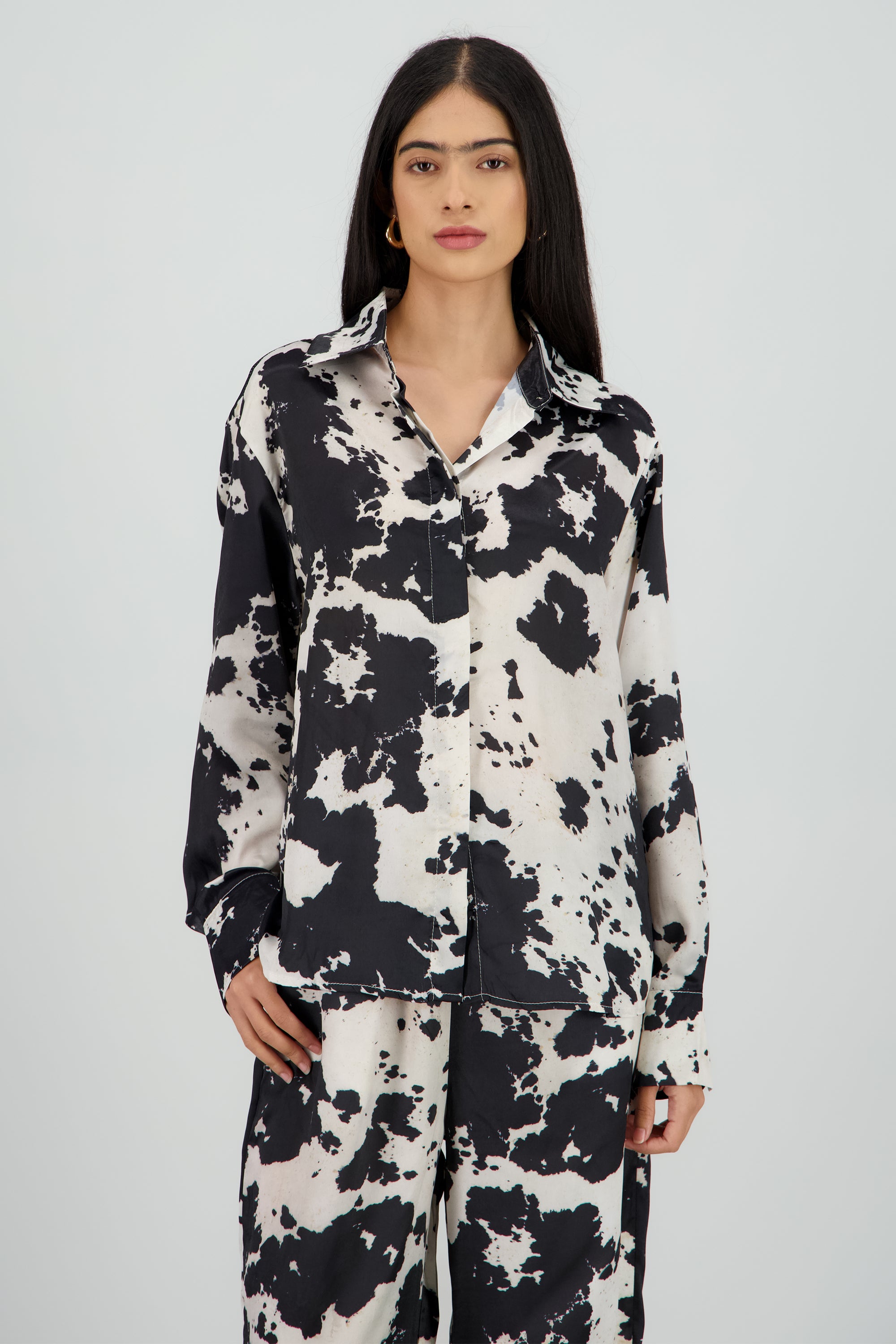 Camisa manga larga con estampado animal print NEGRO COMBO