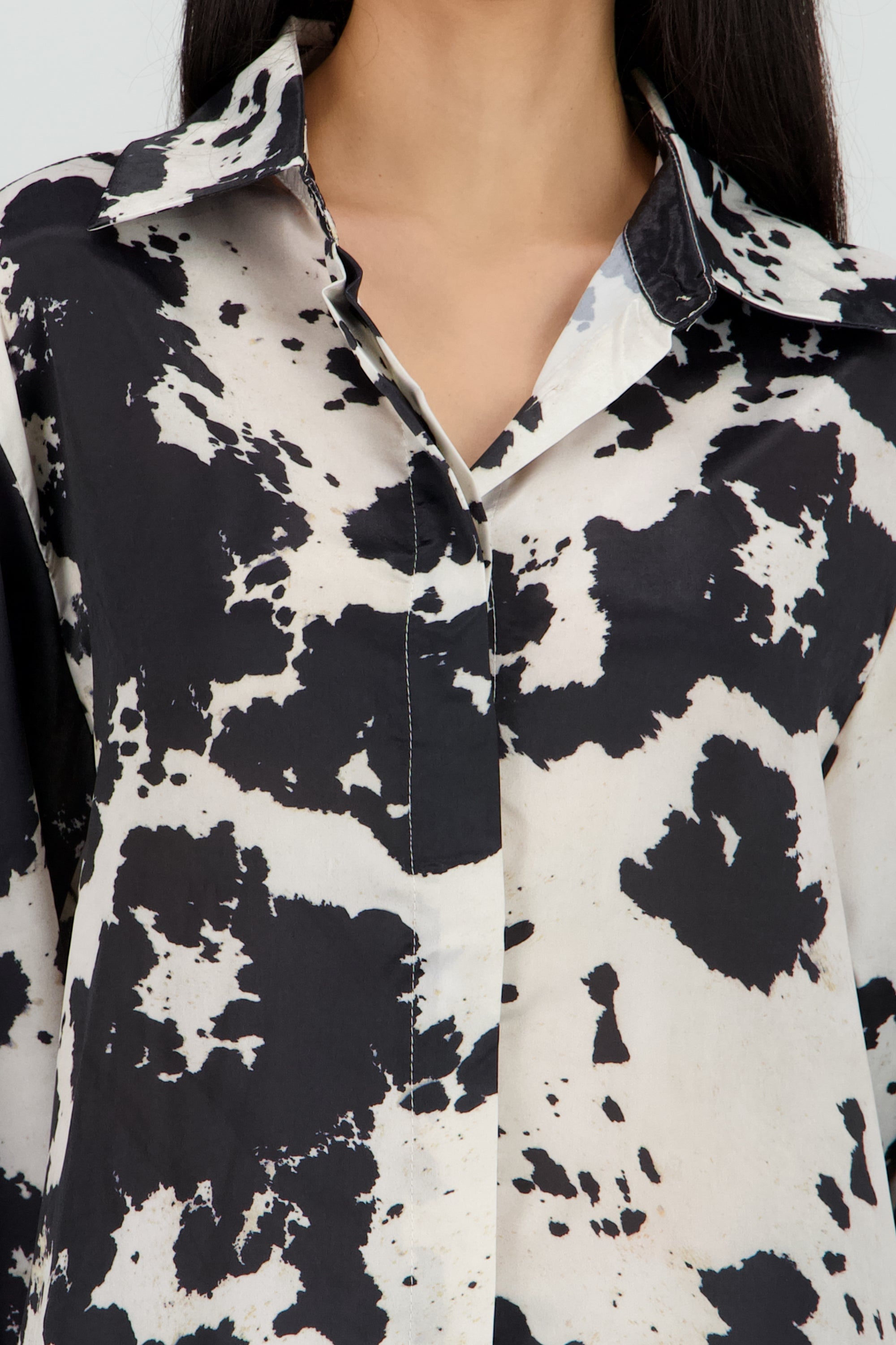 Camisa manga larga con estampado animal print NEGRO COMBO