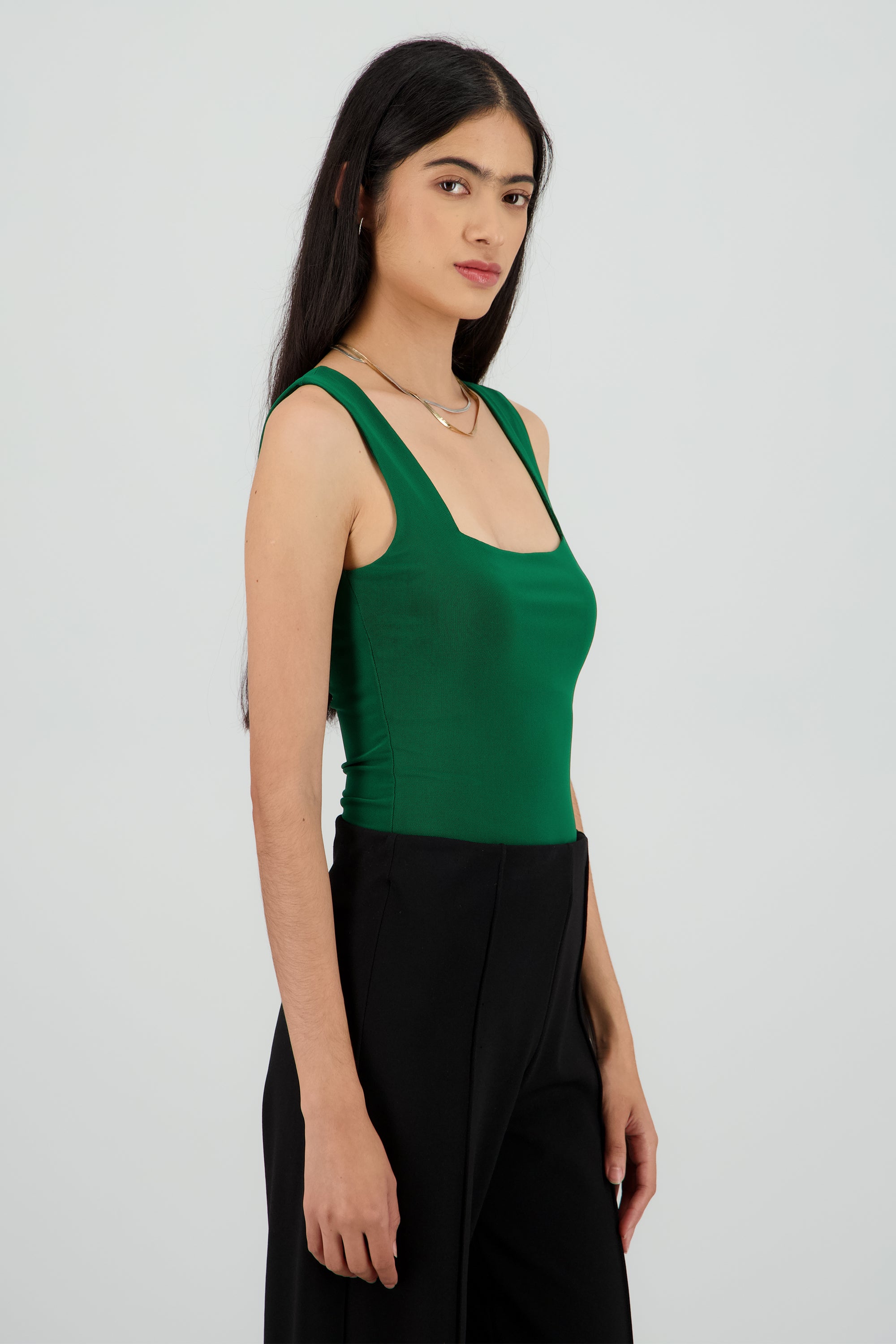 BODYSUIT ESCOTE CUADRADO SIN MANGA VERDE CAZADOR