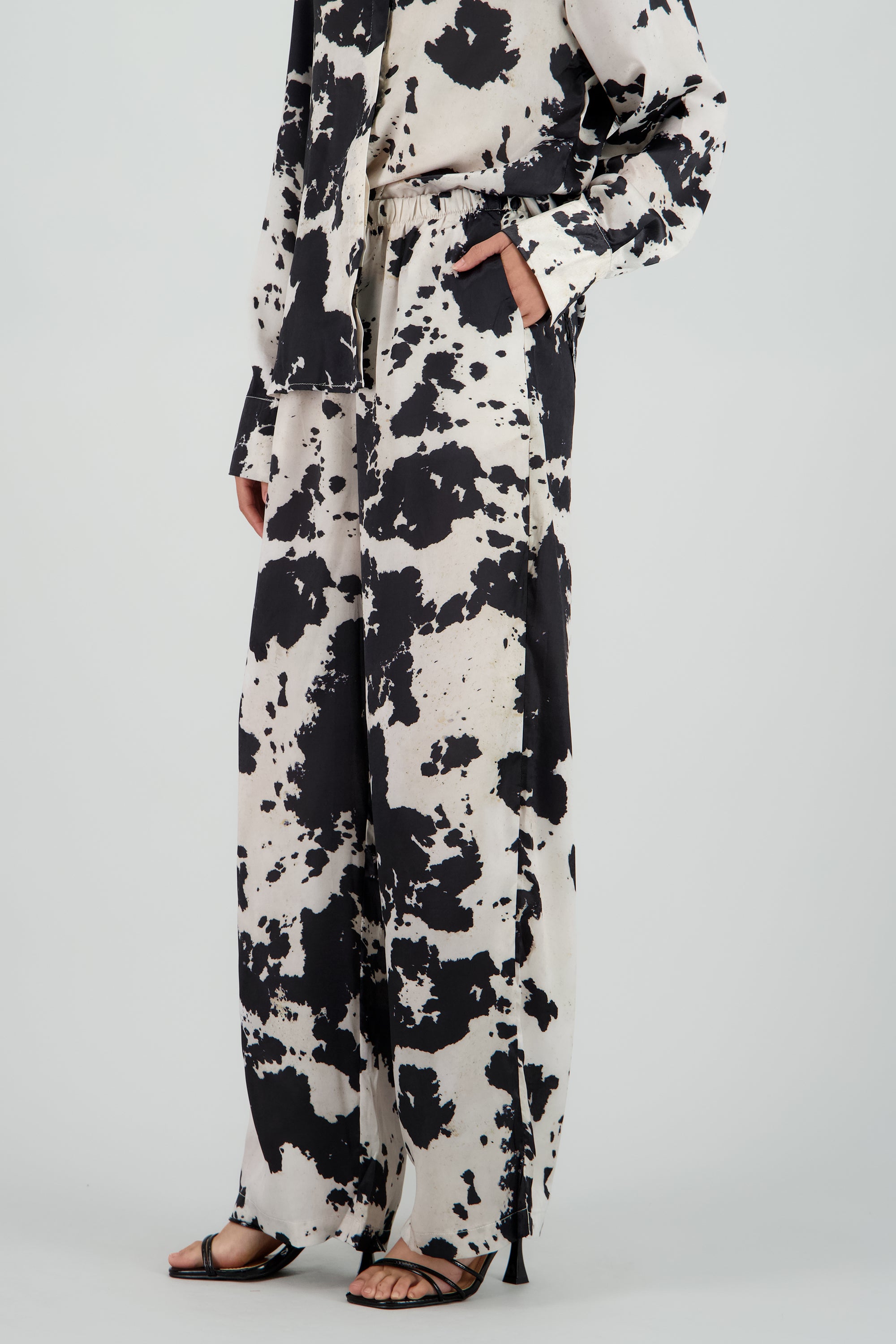 Pantalon amplio estampado animal print NEGRO COMBO