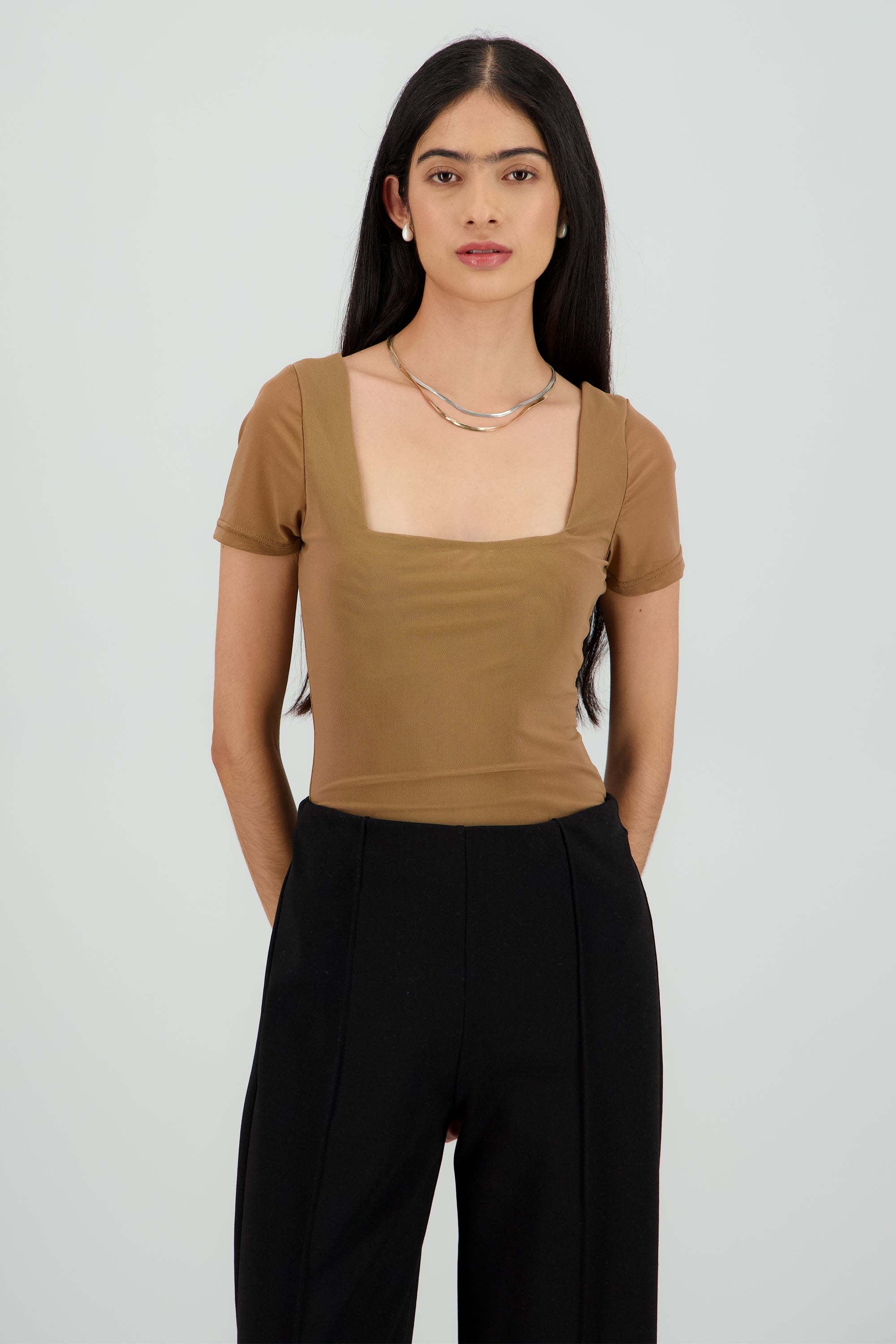 BODYSUIT ESCOTE CUADRADO MANGA CORTA BEIGE