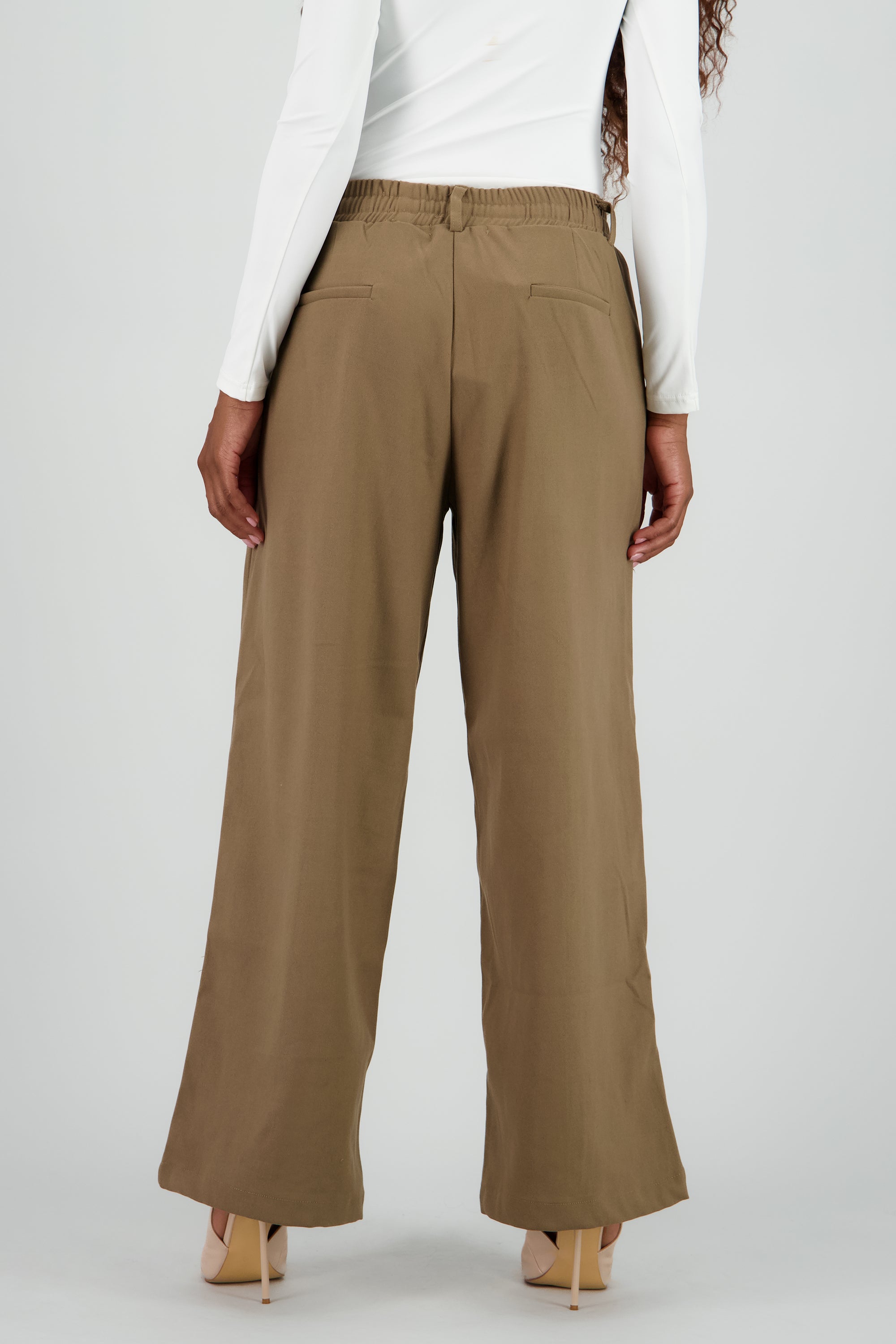 Pantalon amplio liso detalle resorte KHAKI