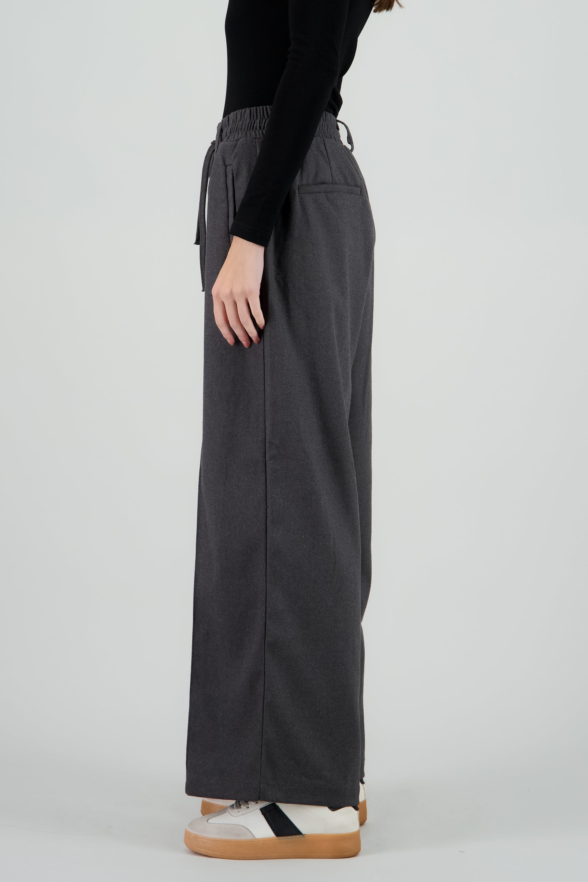Pantalon amplio liso detalle resorte GRIS