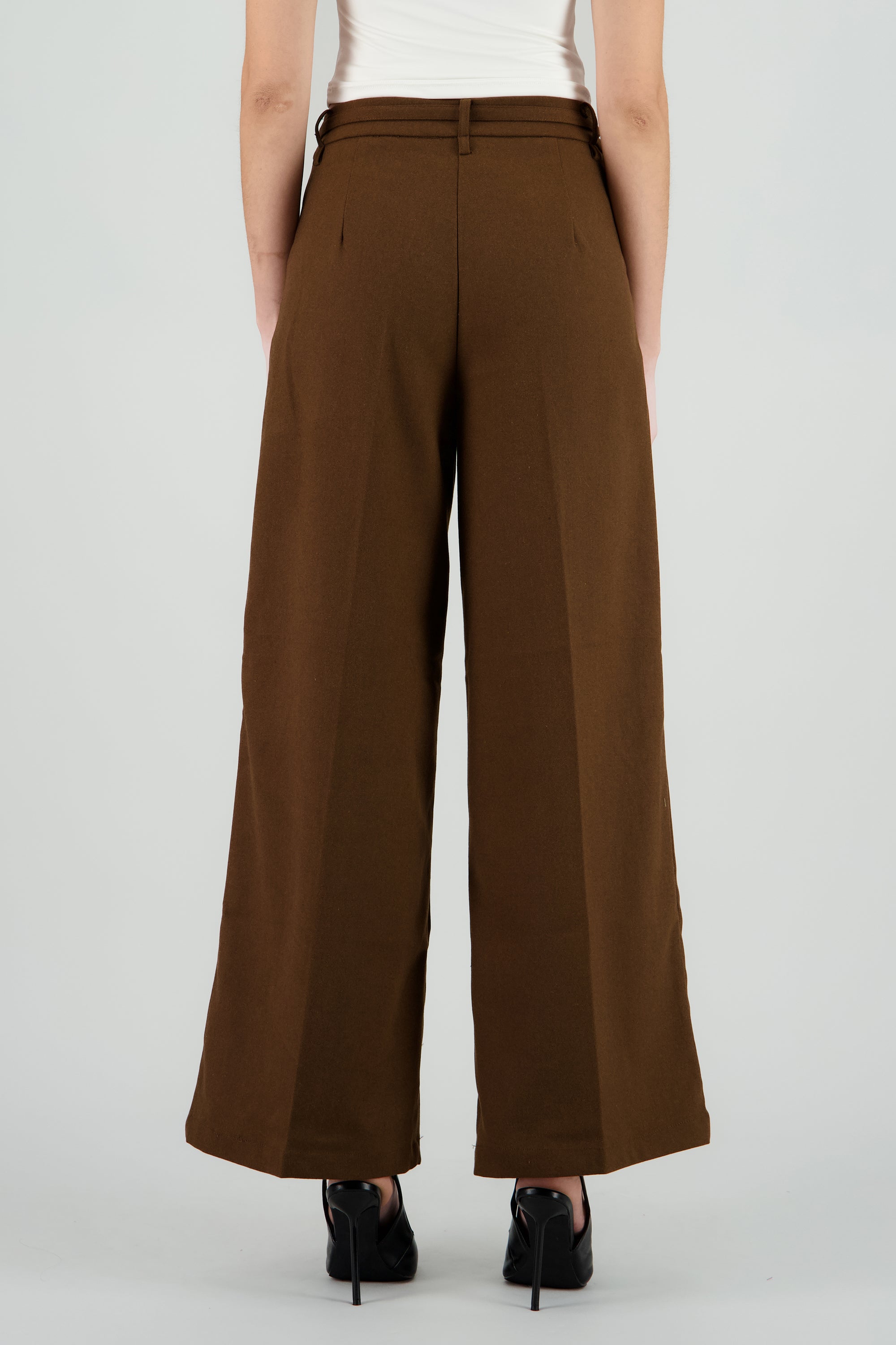Pantalon amplio detalle pinzas lazo CHOCOLATE