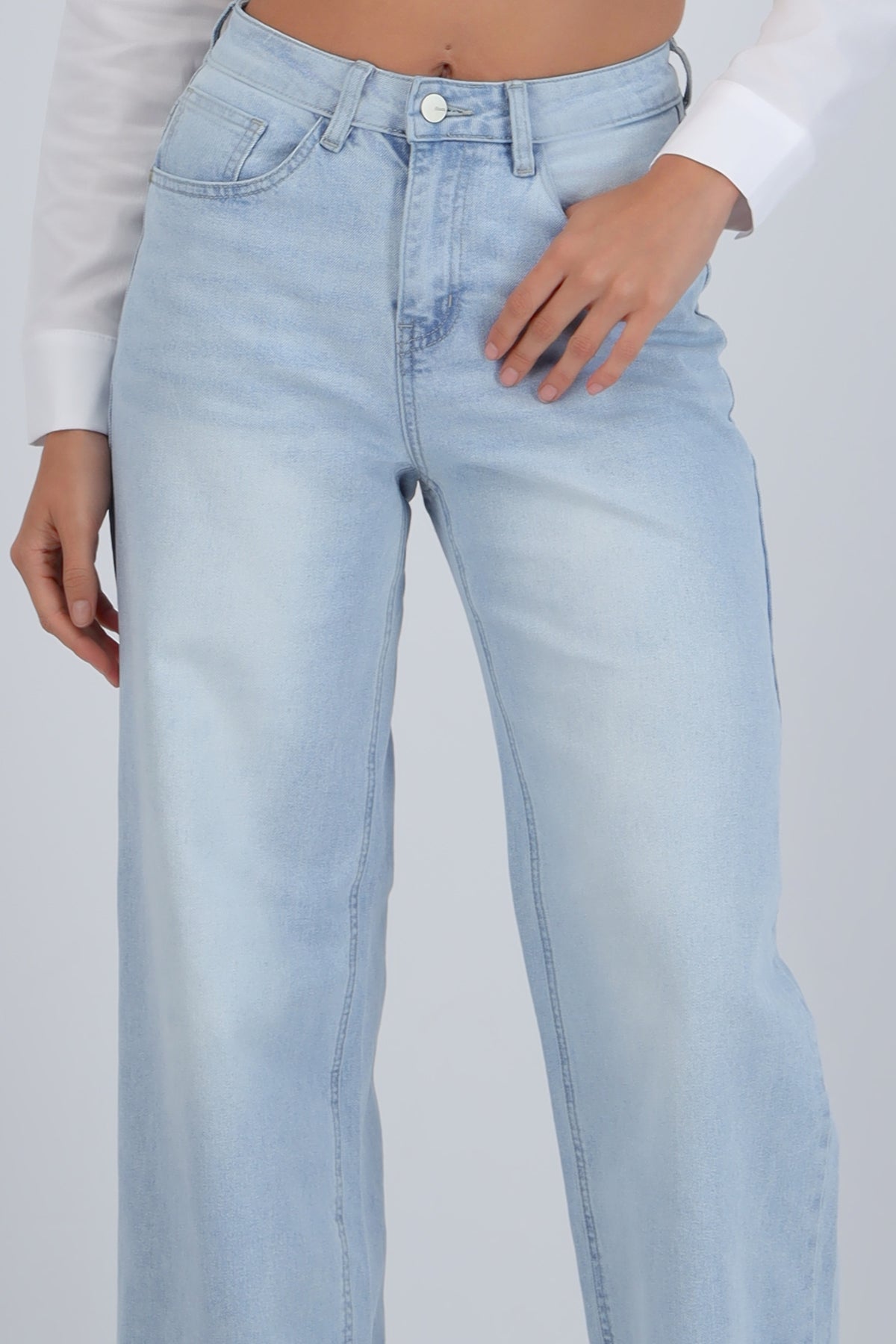 Jeans straight desgaste BLEACHED
