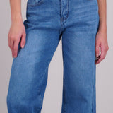 MEDIUM WASH